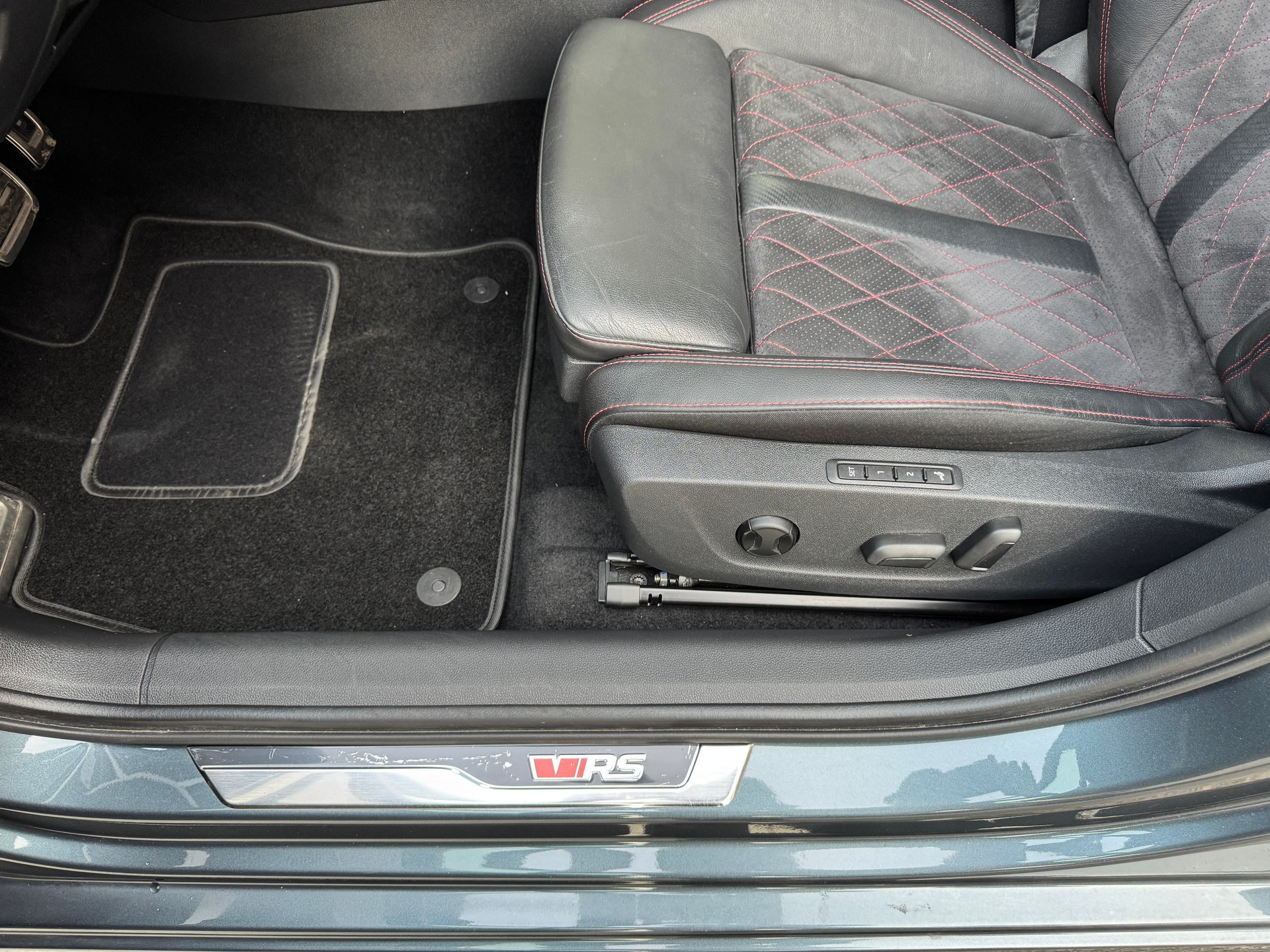 SKODA Octavia Combi 1.4 TSI PHEV DSG RS-image-12