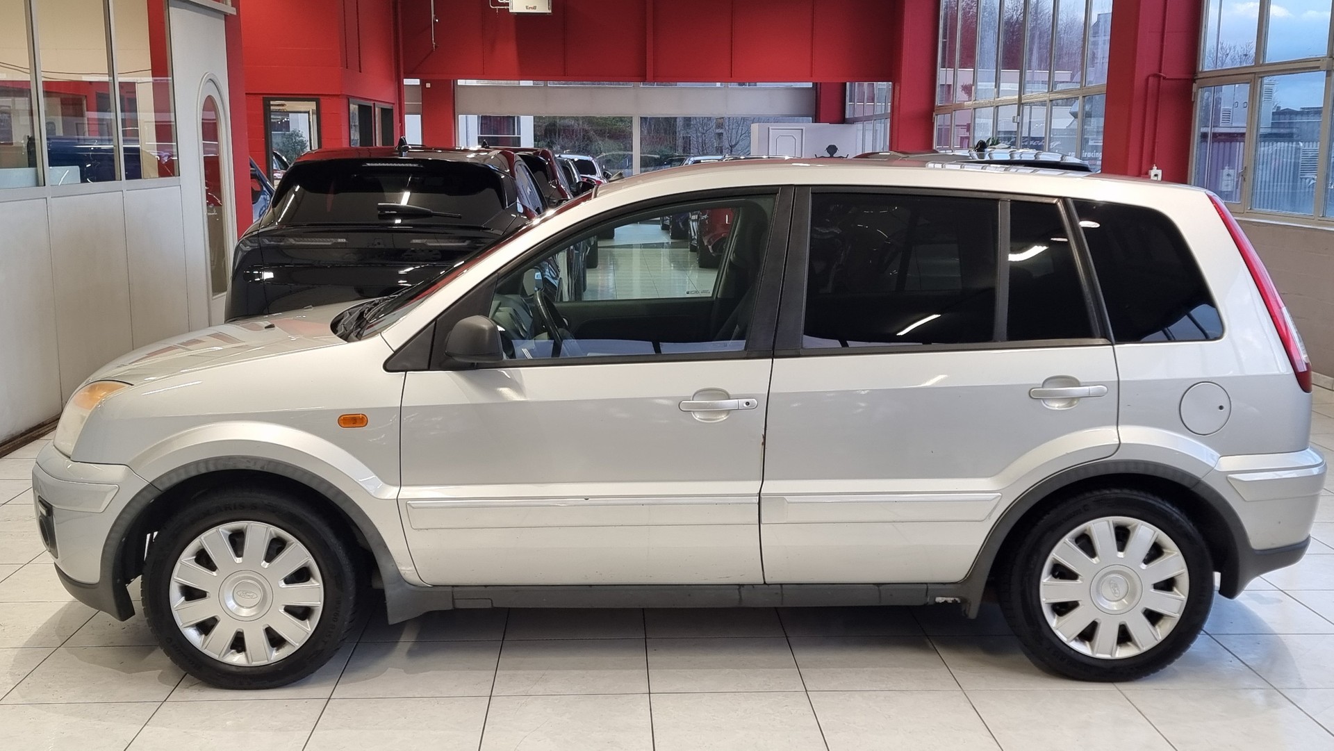 FORD Fusion 1.6 16V Plus-showroom-element-2