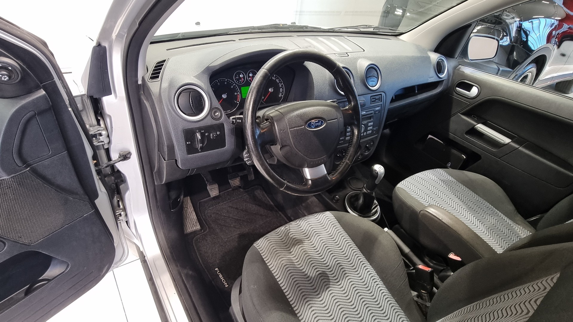 FORD Fusion 1.6 16V Plus-image-13