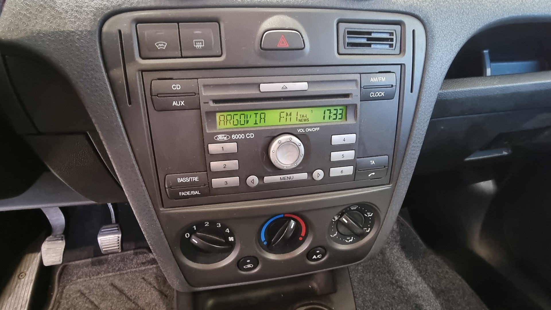 FORD Fusion 1.6 16V Plus-image-11