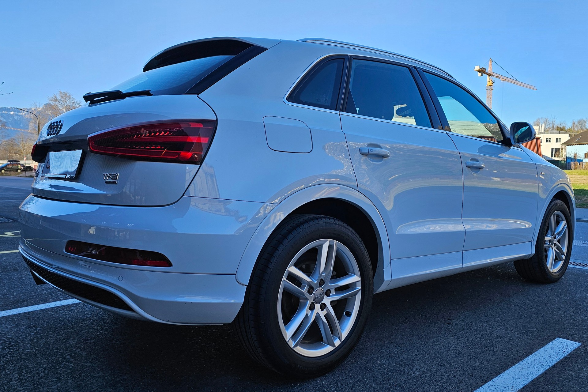 AUDI Q3 2.0 TFSI quattro S-tronic-image-5