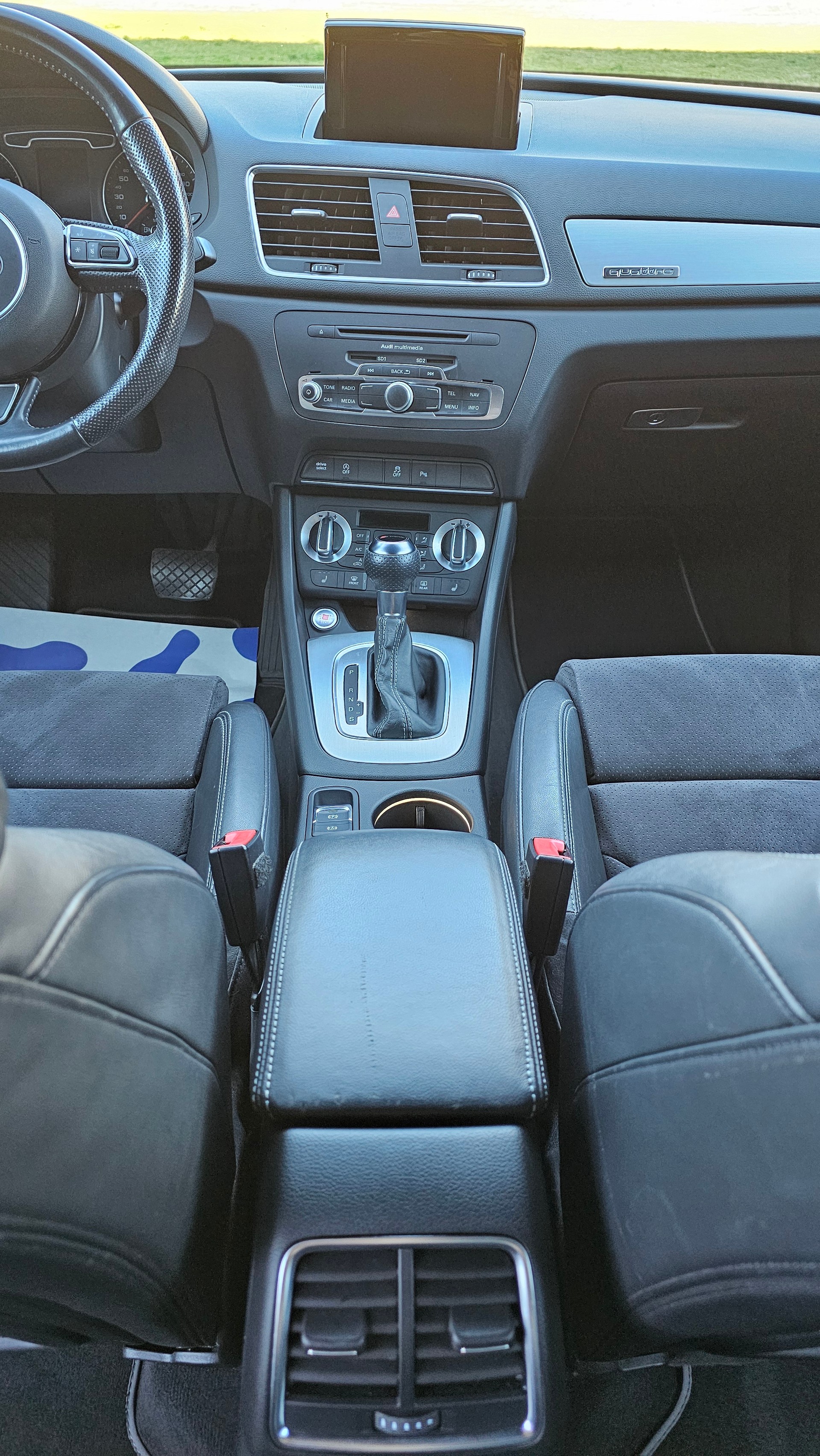 AUDI Q3 2.0 TFSI quattro S-tronic-image-11