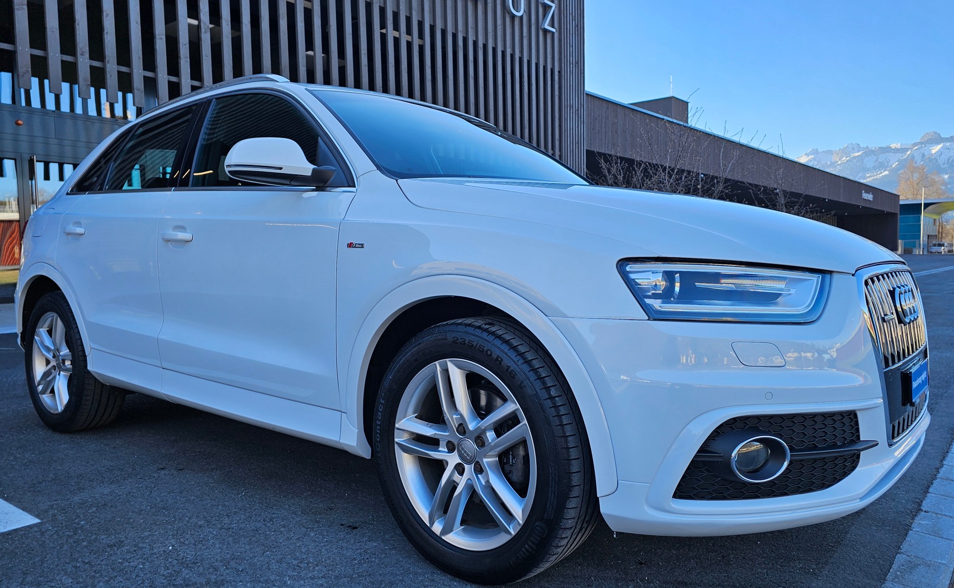 AUDI Q3 2.0 TFSI quattro S-tronic-image-3