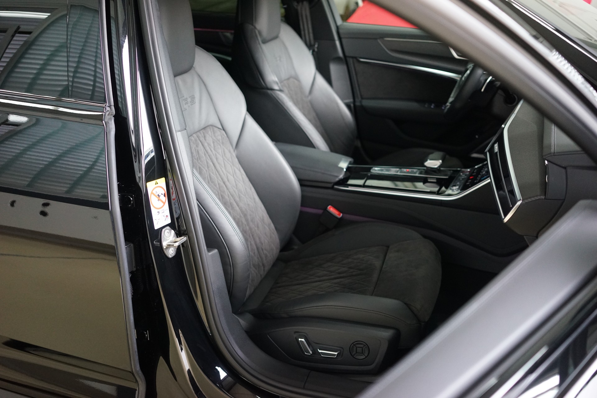 AUDI RS6 Avant 4.0 TFSI V8 quattro-image-31