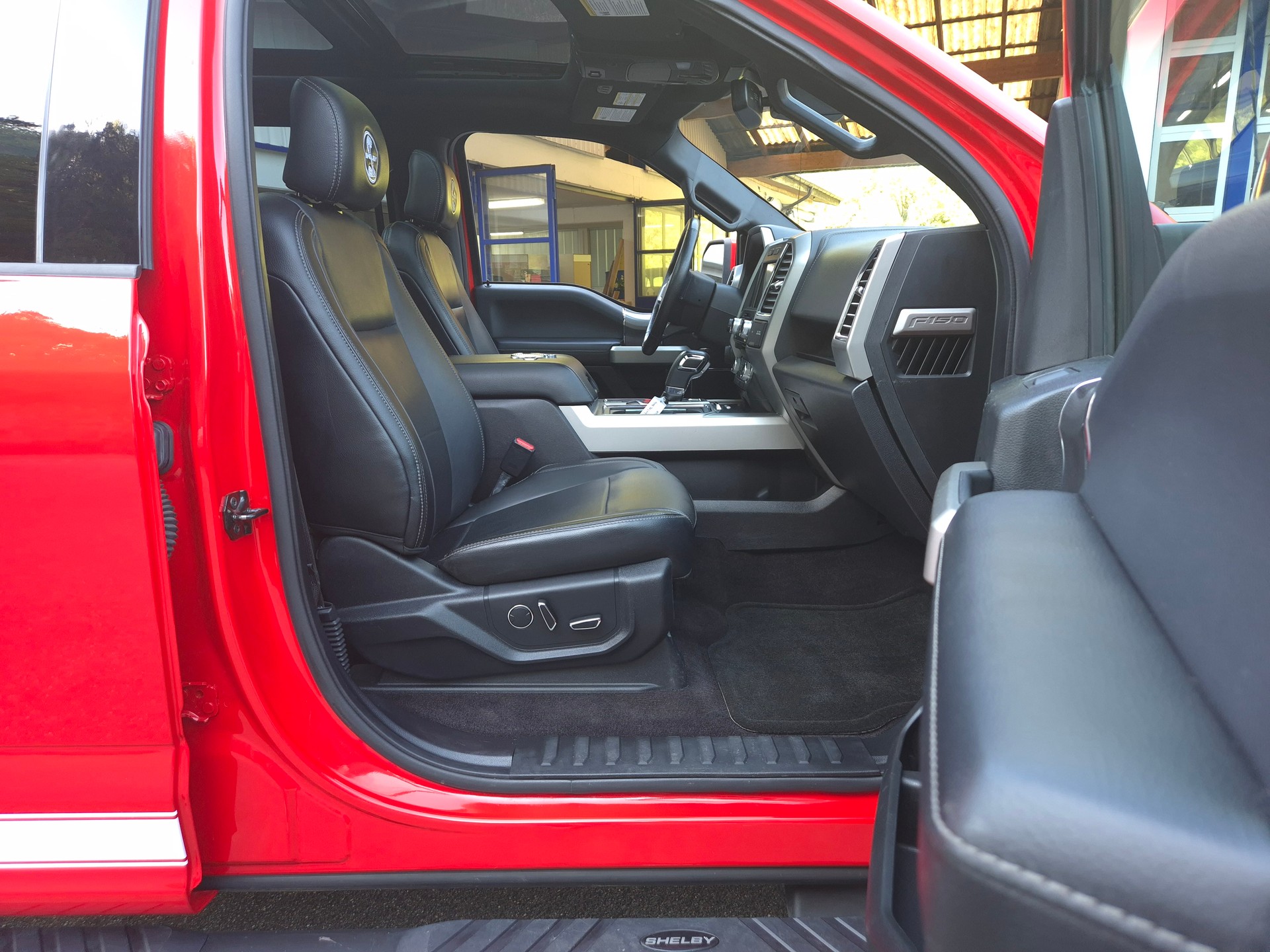 FORD F-150 SHELBY-image-25