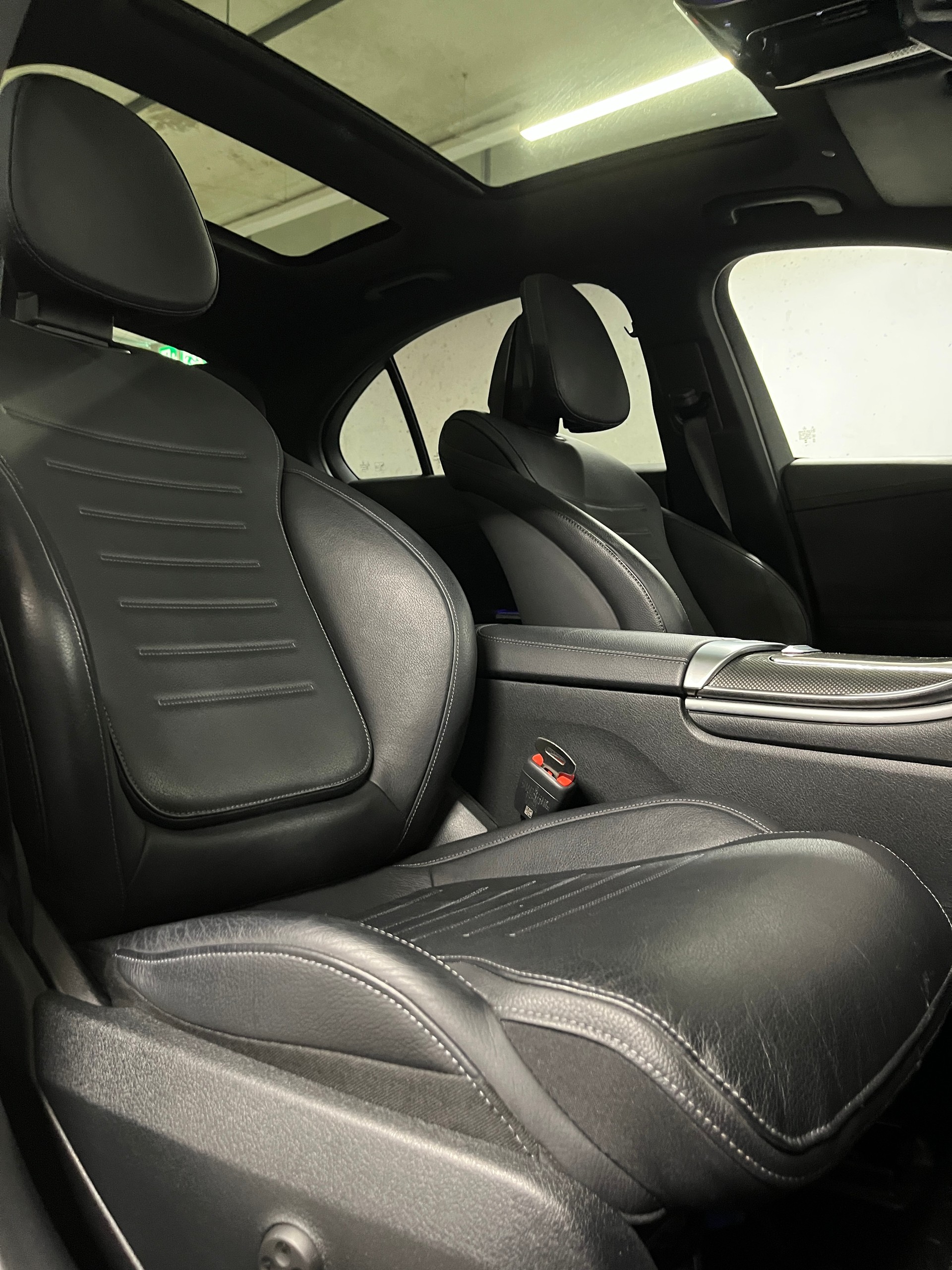 MERCEDES-BENZ C 300 4Matic AMG Line-image-10
