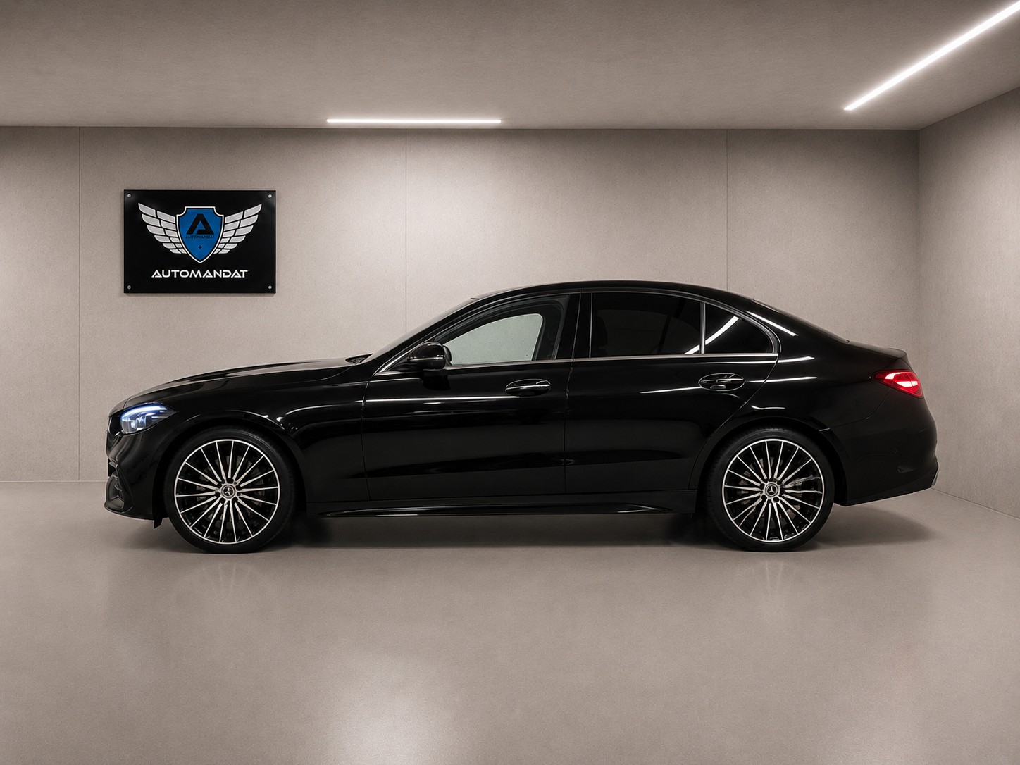 MERCEDES-BENZ C 300 4Matic AMG Line-showroom-element-1