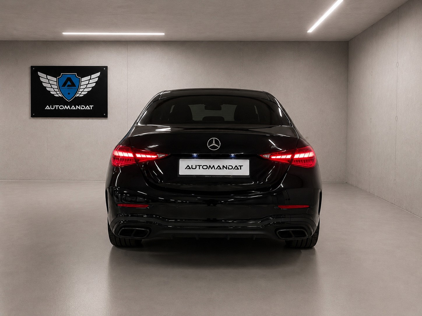 MERCEDES-BENZ C 300 4Matic AMG Line-showroom-element-3