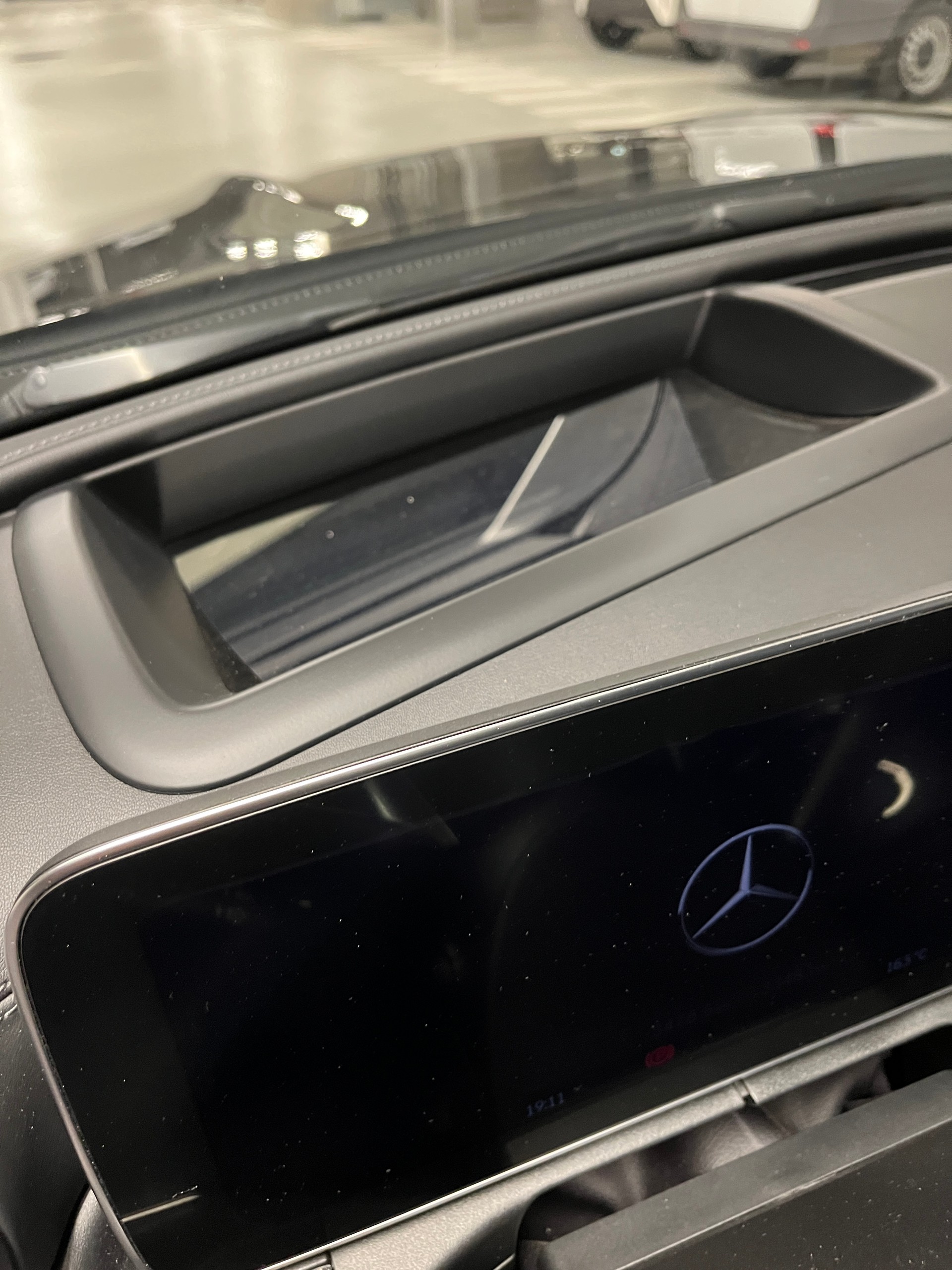 MERCEDES-BENZ C 300 4Matic AMG Line-image-16