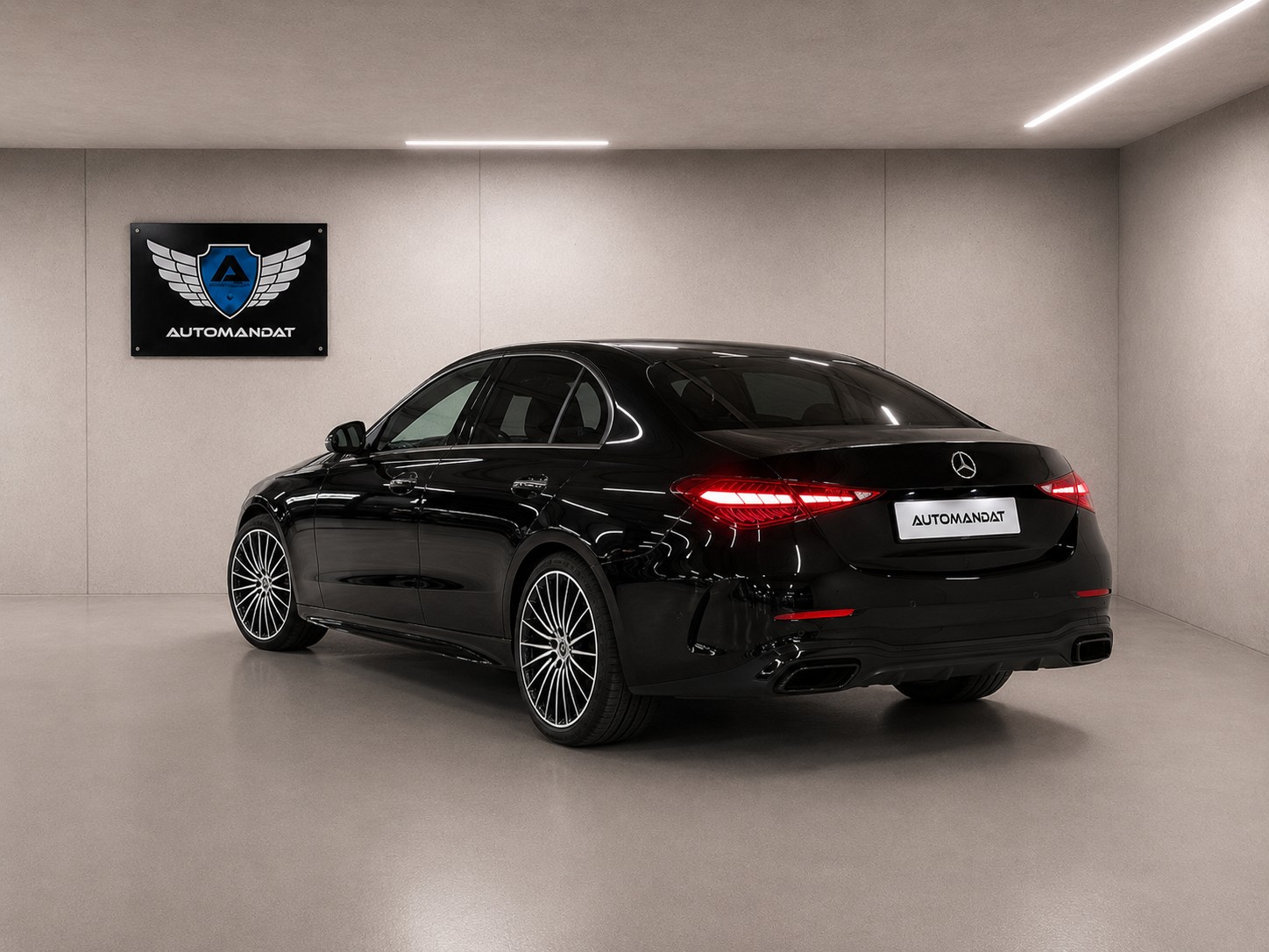 MERCEDES-BENZ C 300 4Matic AMG Line-showroom-element-2