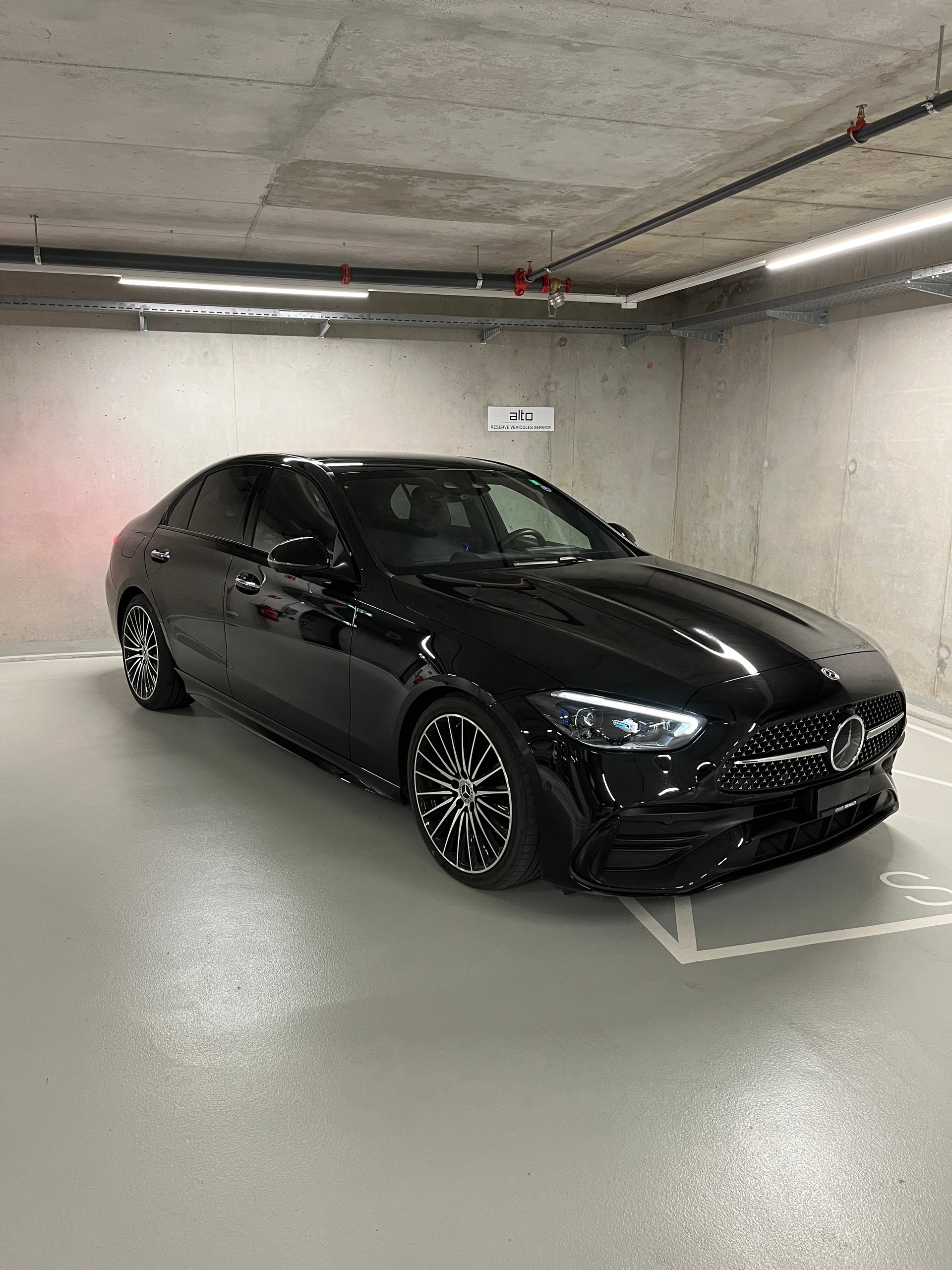 MERCEDES-BENZ C 300 4Matic AMG Line-image-6