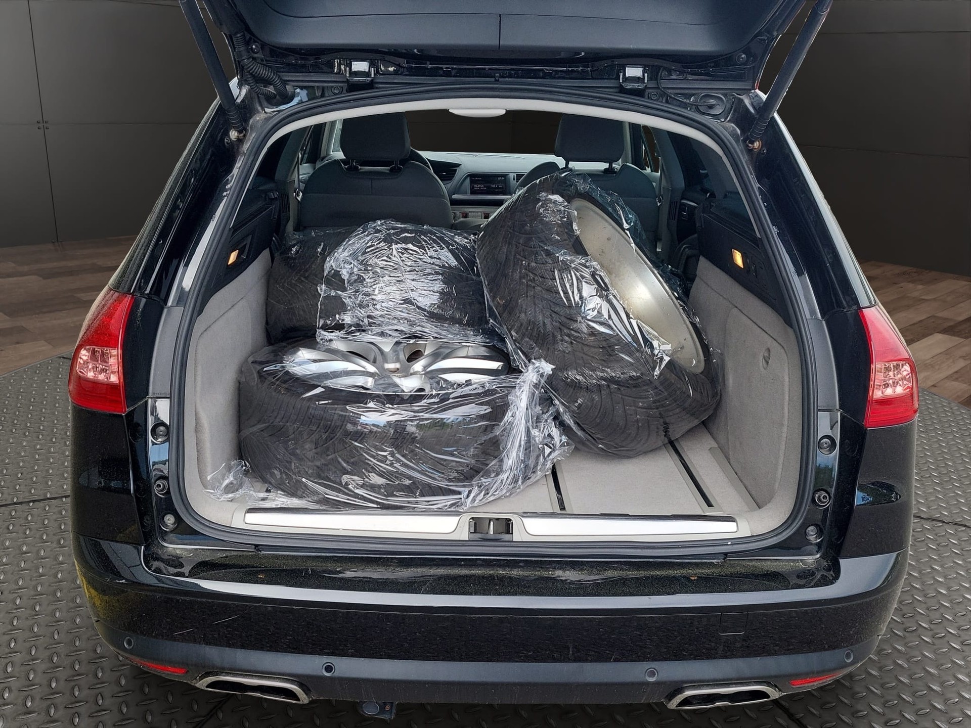 CITROEN C5 Tourer 3.0 HDi V6 Exclusive Automatic-image-6