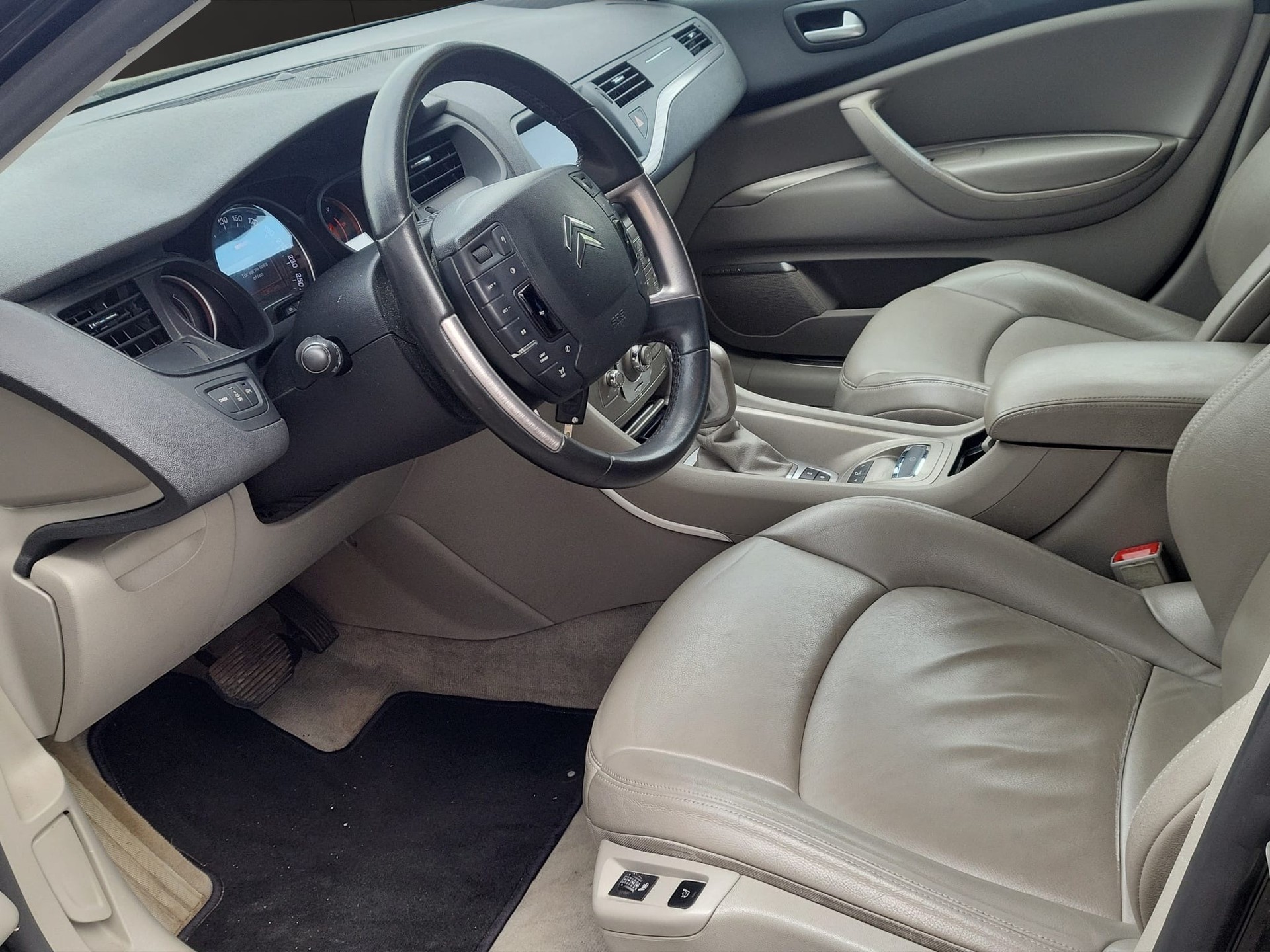 CITROEN C5 Tourer 3.0 HDi V6 Exclusive Automatic-image-7