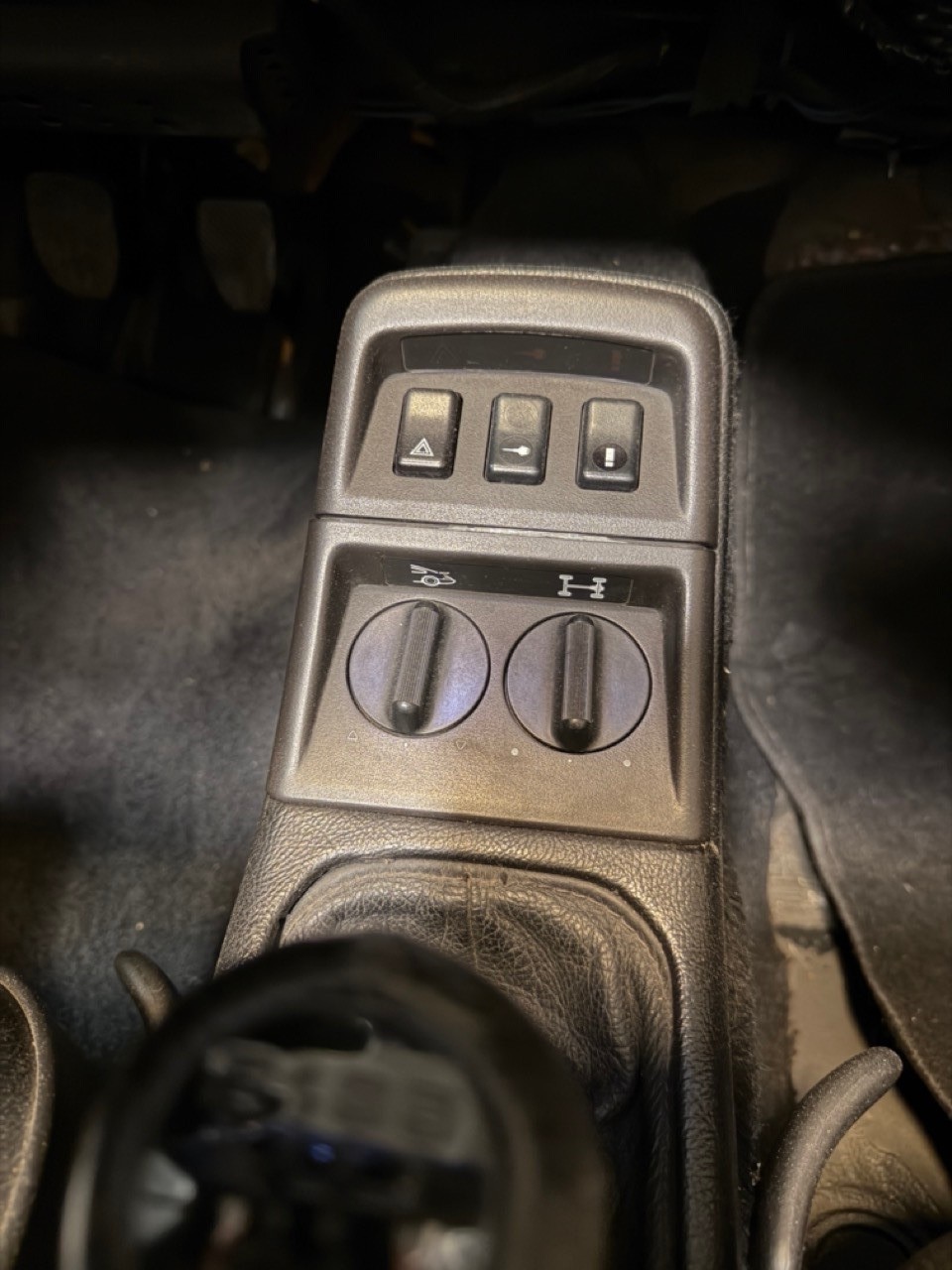 PORSCHE 911 Carrera 4 Cabrio-image-12
