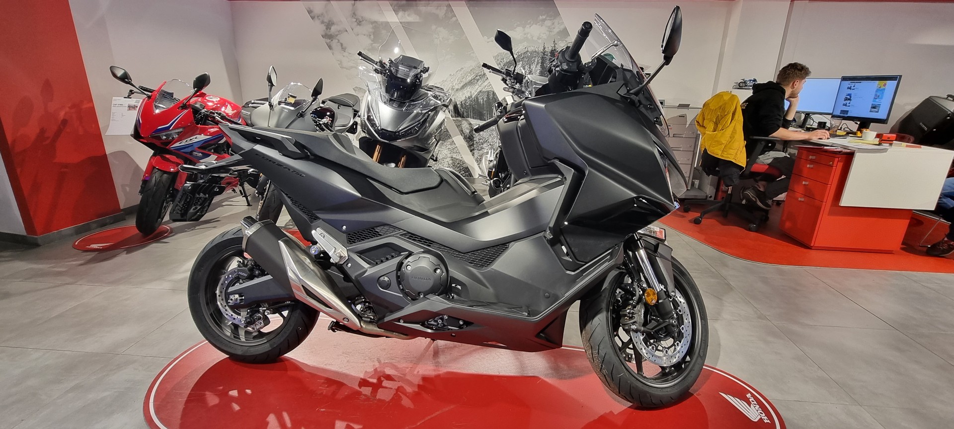 HONDA NSS 750-showroom-element-1