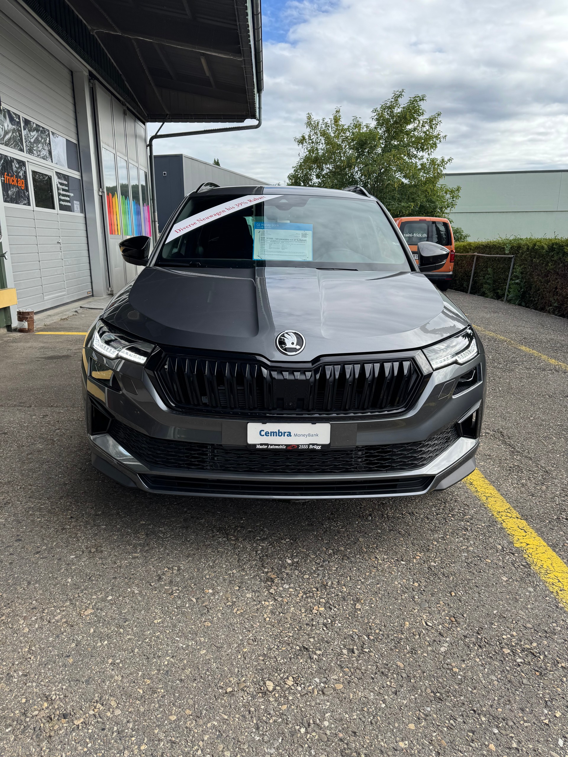 SKODA Karoq 1.5 TSI SportLine DSG mit Anhängerkupplung 5 Jahre Garantie und 37 % Rabatt !-image-17