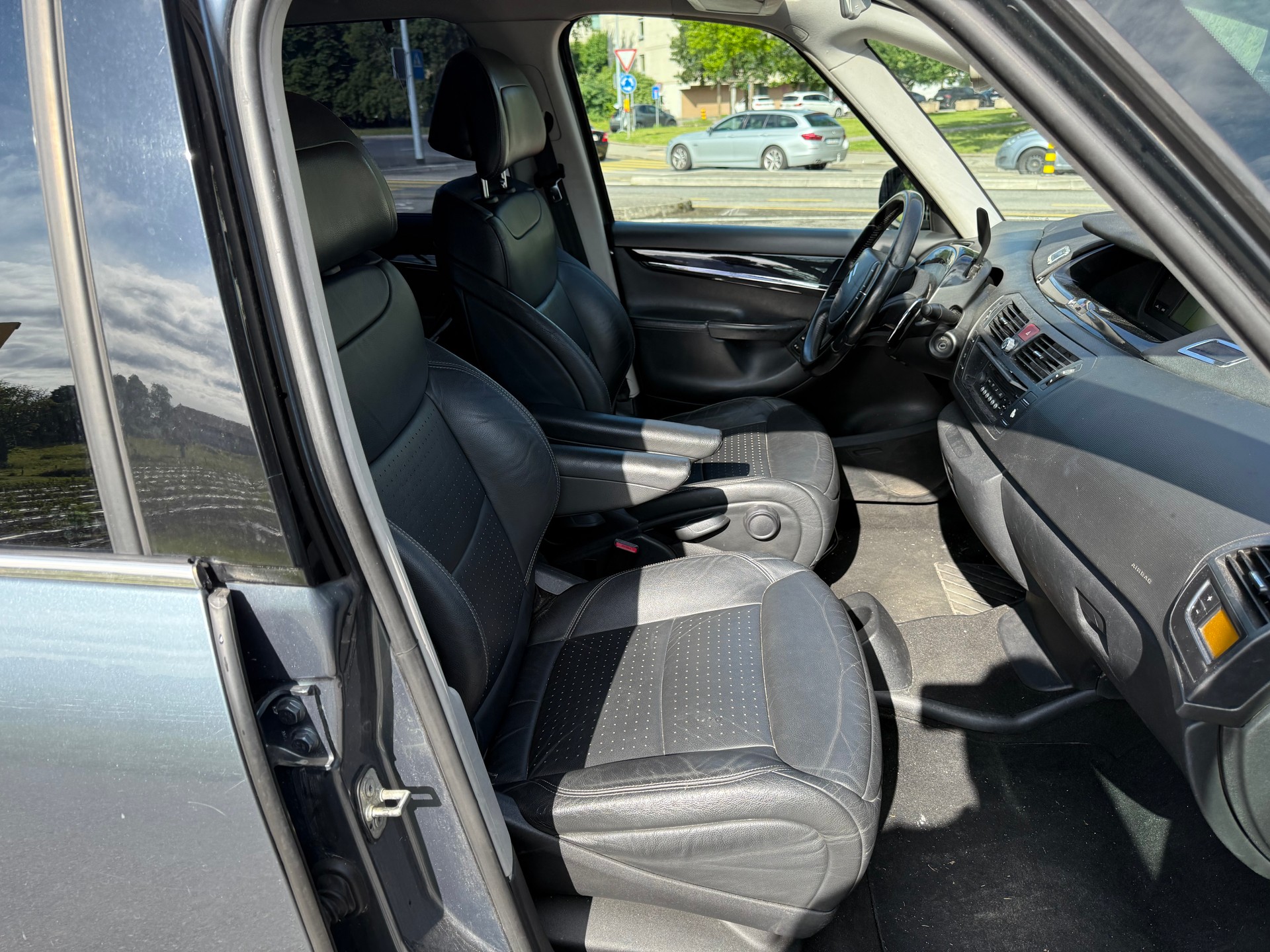 CITROEN Grand C4 Picasso 2.0 HDI Exclusive Automatic-image-12