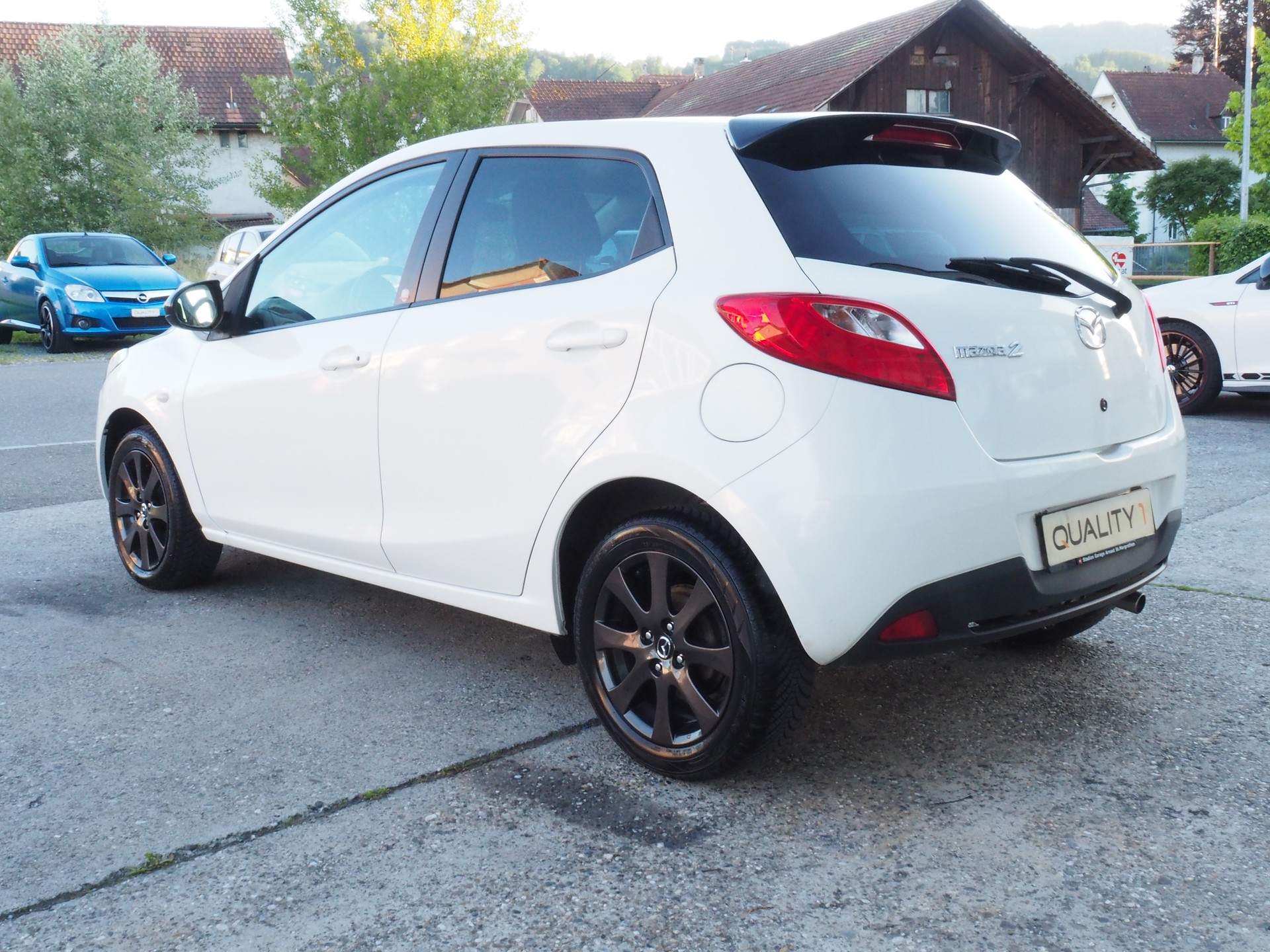 MAZDA 2 1.3i 16V Voila ma Suisse Edition-image-7
