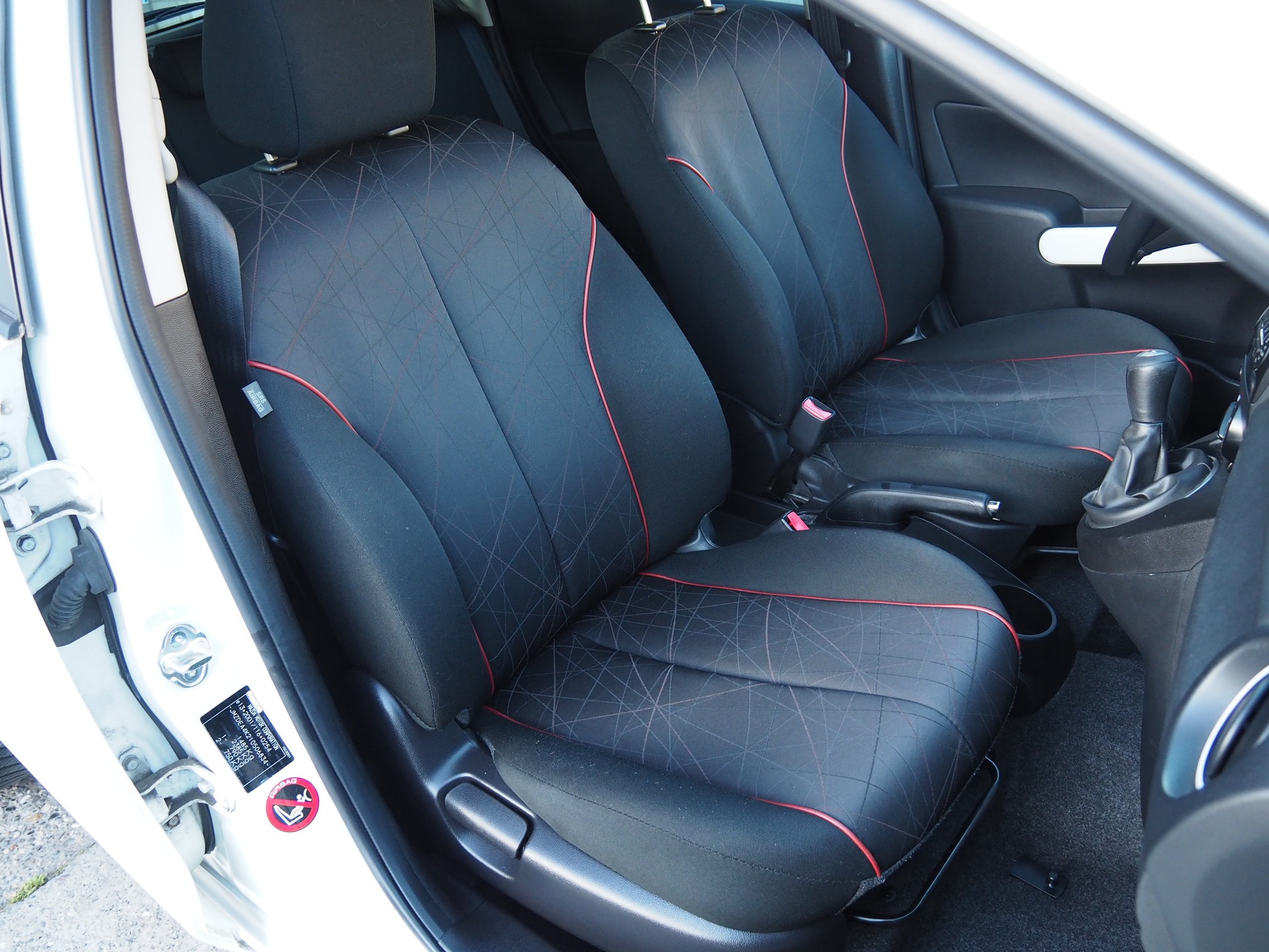 MAZDA 2 1.3i 16V Voila ma Suisse Edition-image-13
