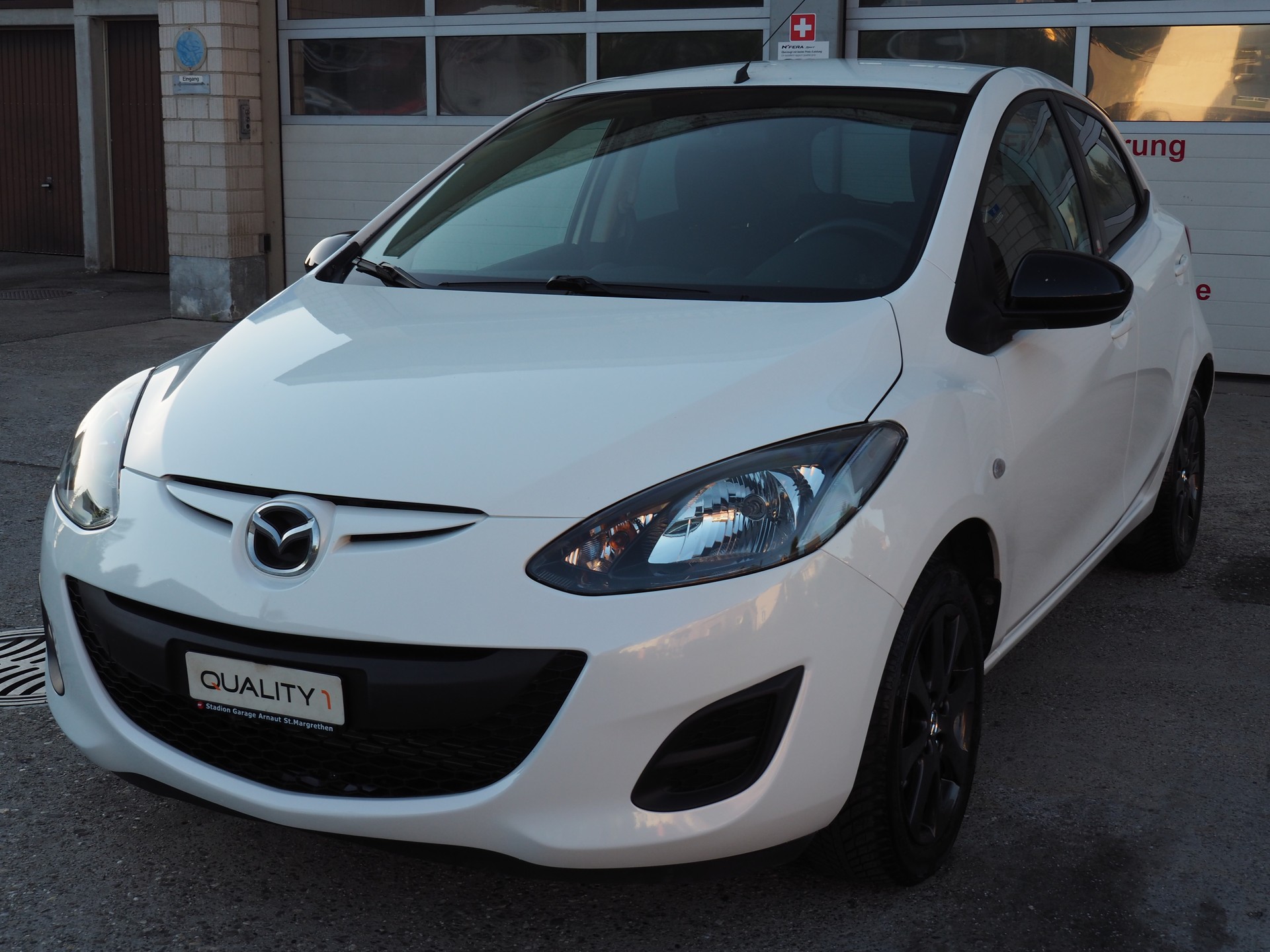 MAZDA 2 1.3i 16V Voila ma Suisse Edition-image-2