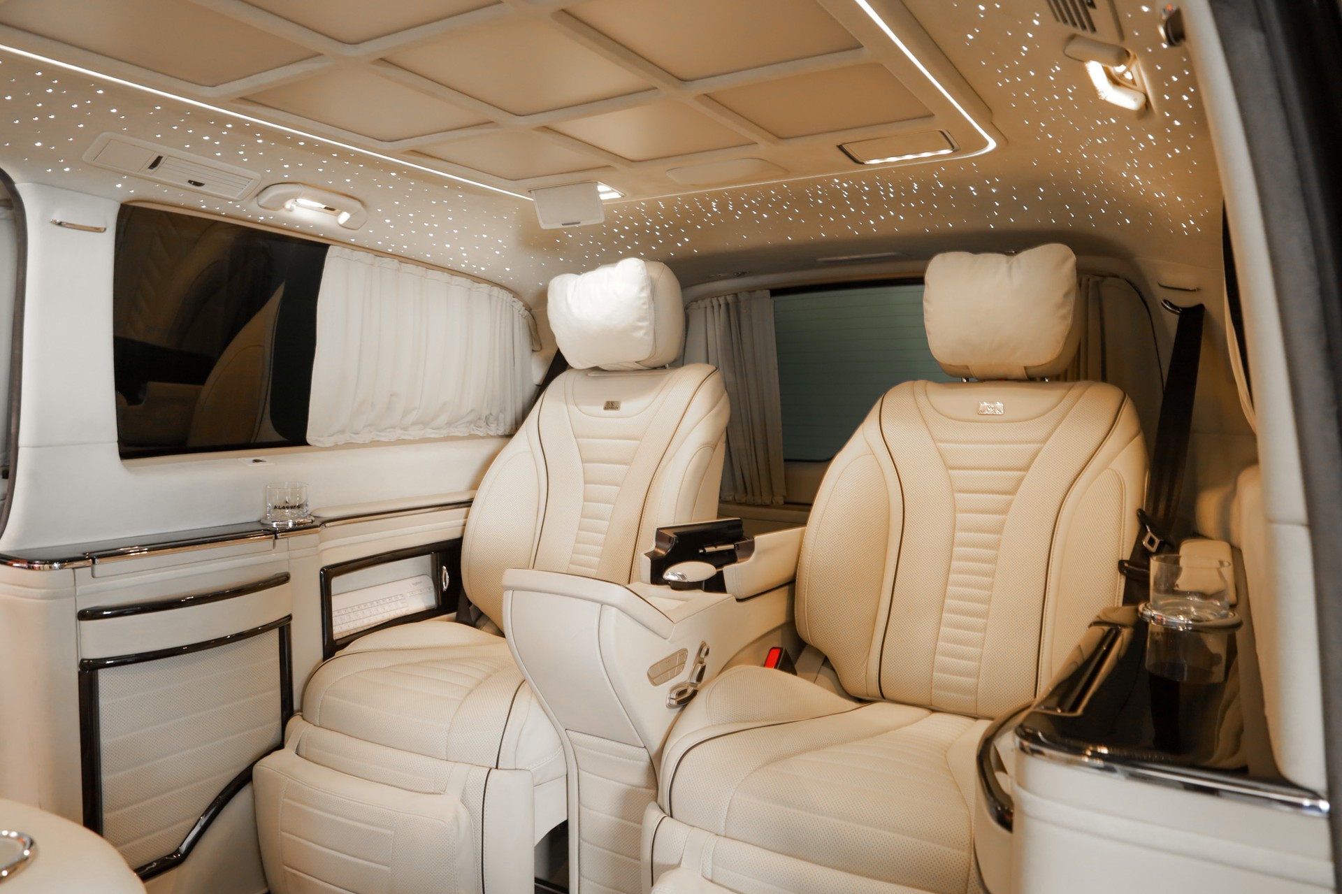 MERCEDES-BENZ KLASSEN V-VIP 4Matic extralang-showroom-element-2
