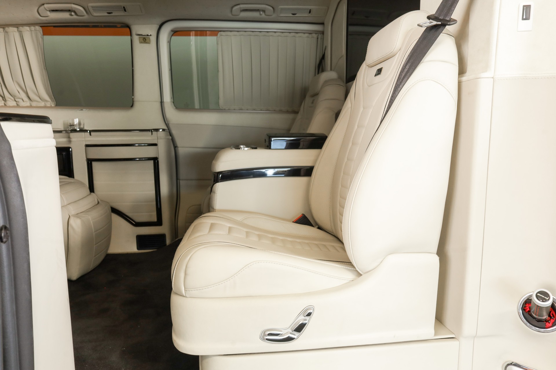 MERCEDES-BENZ KLASSEN V-VIP 4Matic extralang-image-8
