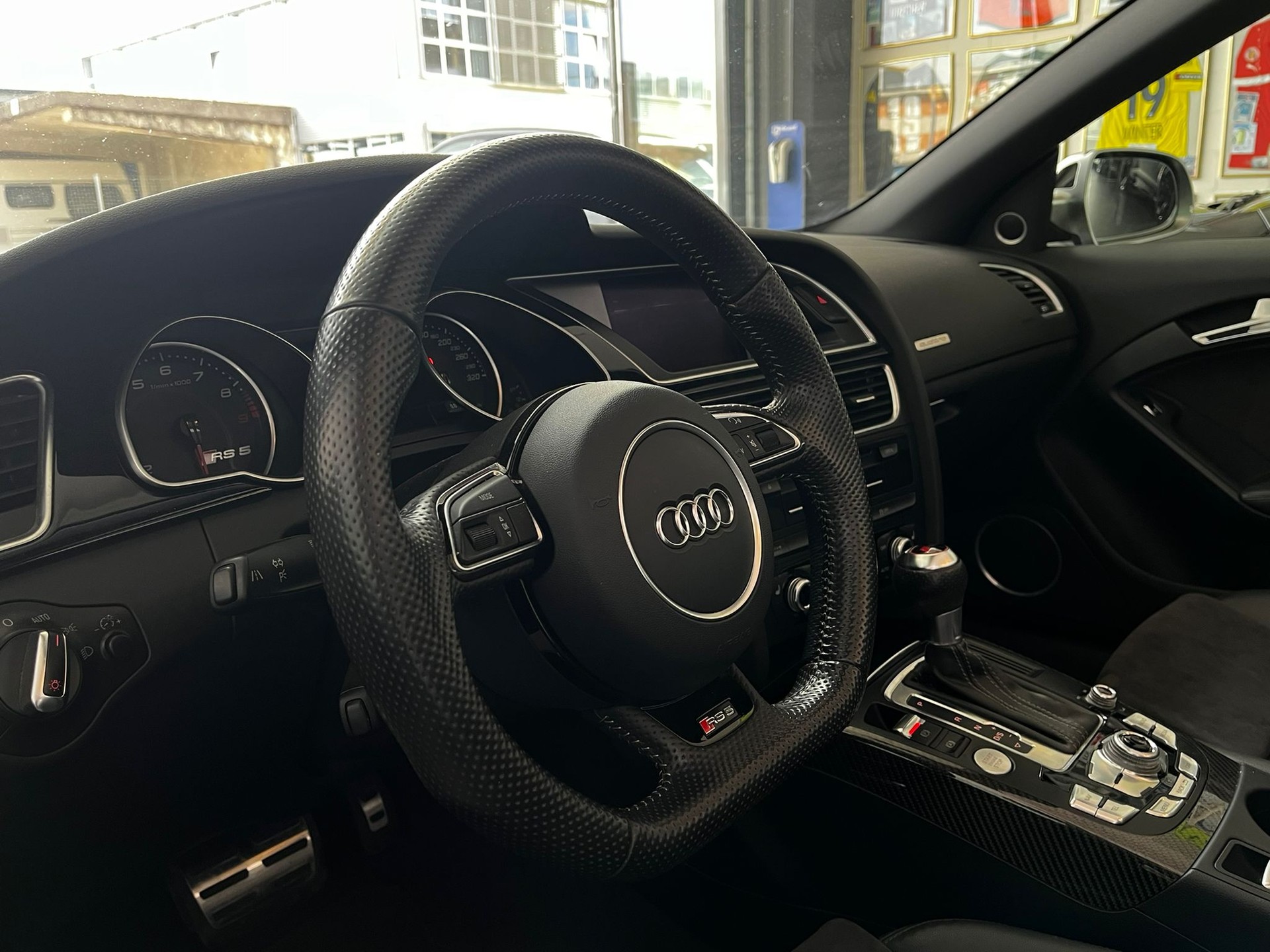 AUDI RS5 Cabrio 4.2 FSI quattro S-tronic-image-21