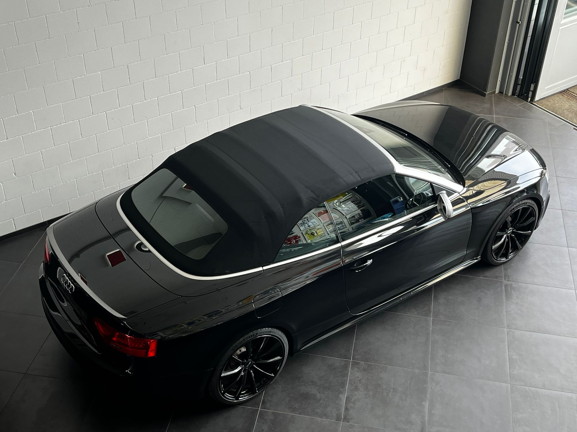 AUDI RS5 Cabrio 4.2 FSI quattro S-tronic-image-14