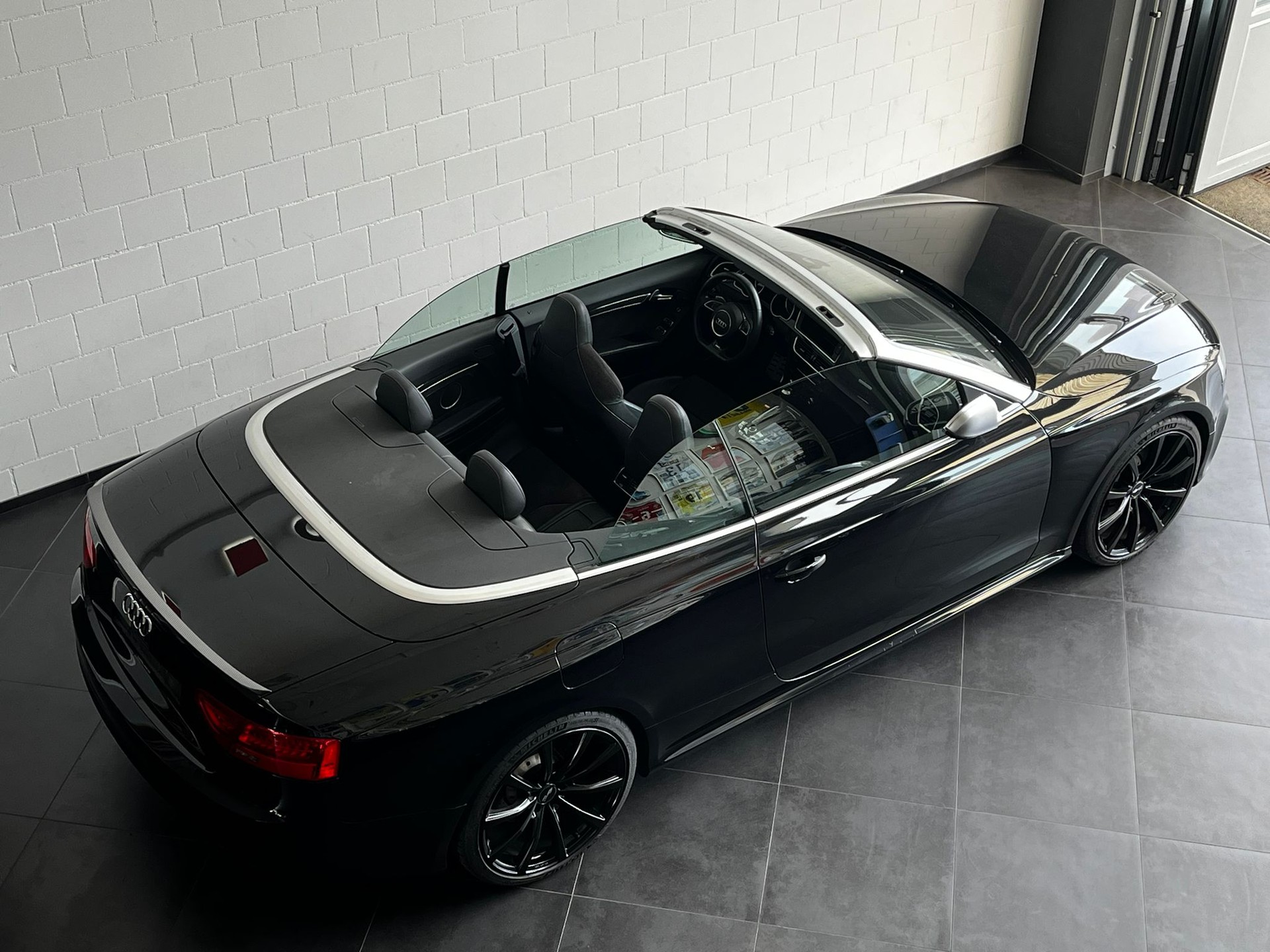AUDI RS5 Cabrio 4.2 FSI quattro S-tronic-image-13