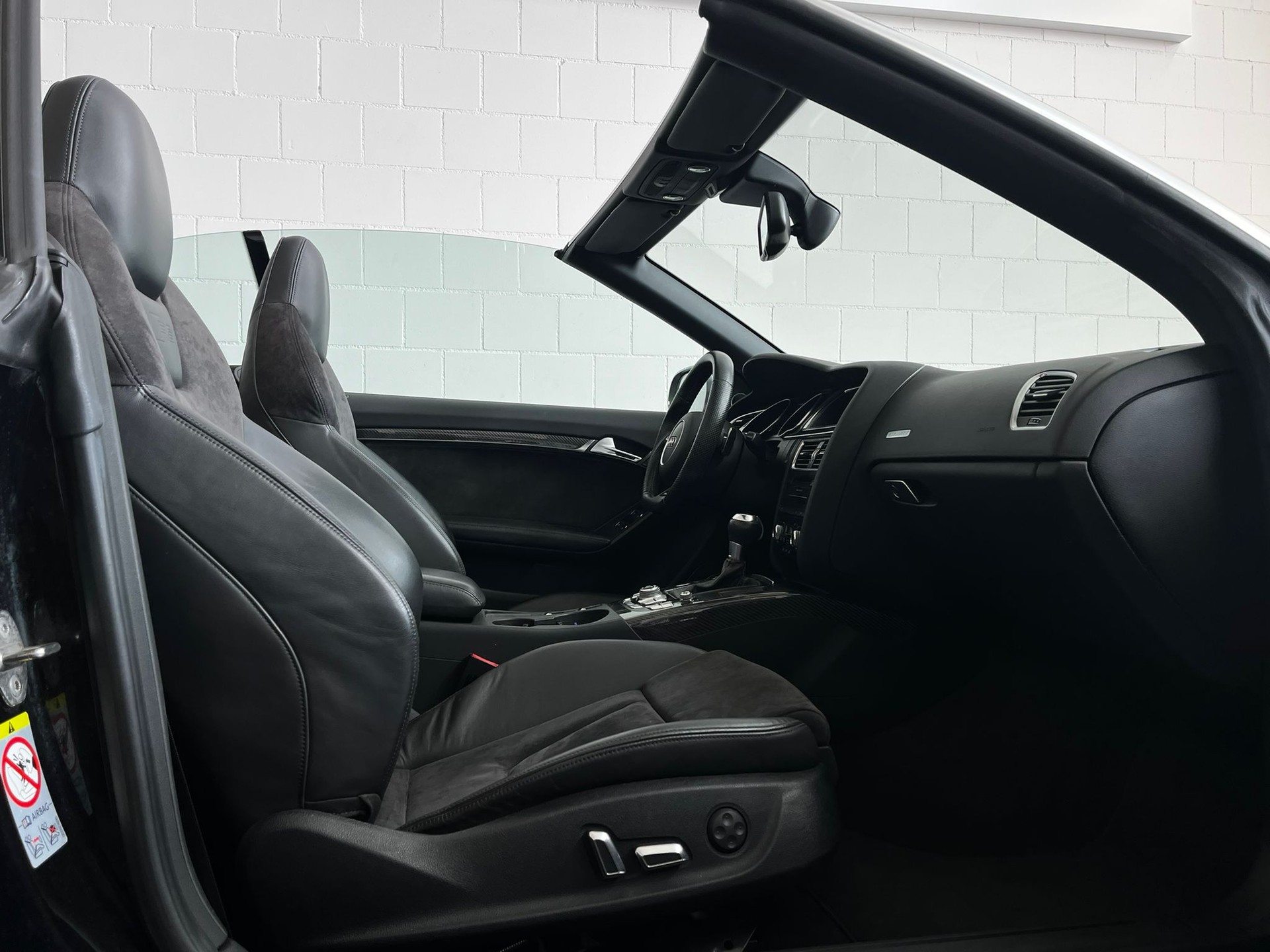 AUDI RS5 Cabrio 4.2 FSI quattro S-tronic-image-23