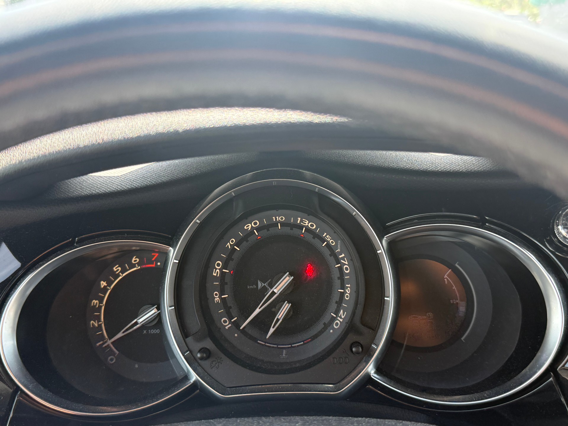 DS AUTOMOBILES DS3-image-9