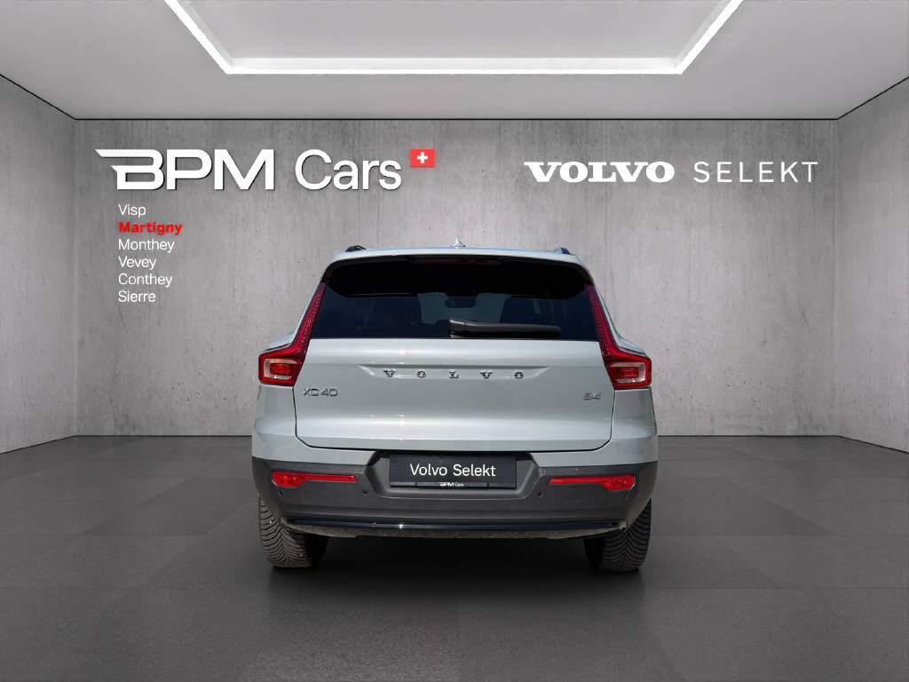 VOLVO XC40 2.0 B4 MH Plus Dark-showroom-element-2