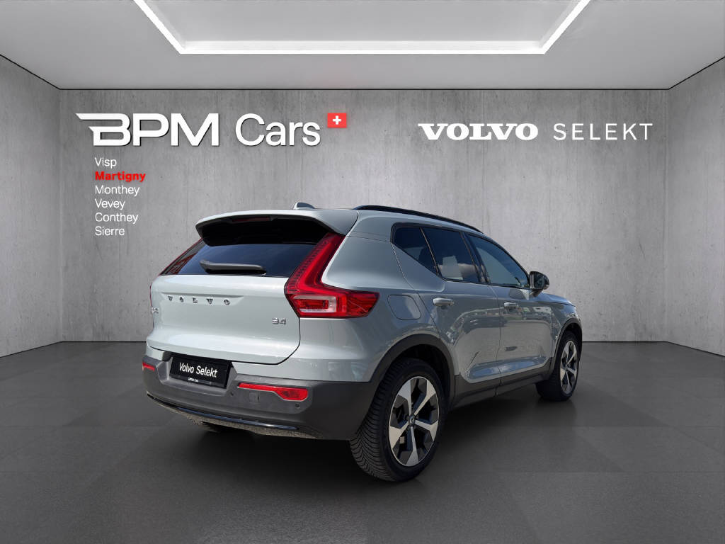 VOLVO XC40 2.0 B4 MH Plus Dark-showroom-element-3
