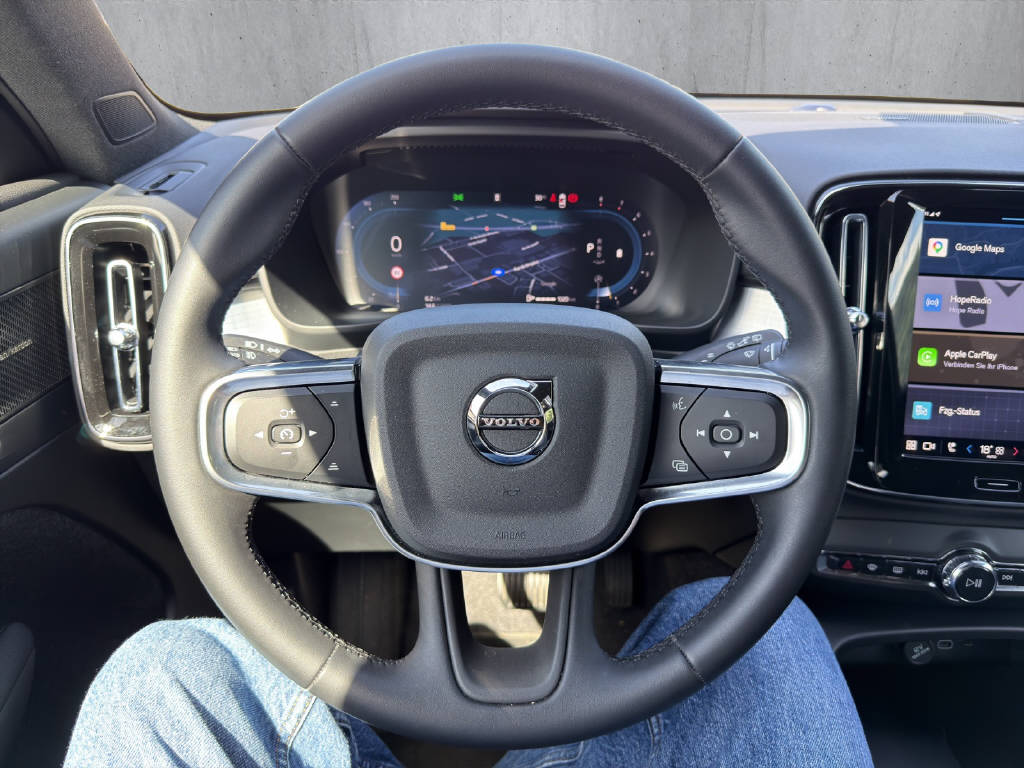 VOLVO XC40 2.0 B4 MH Plus Dark-image-9