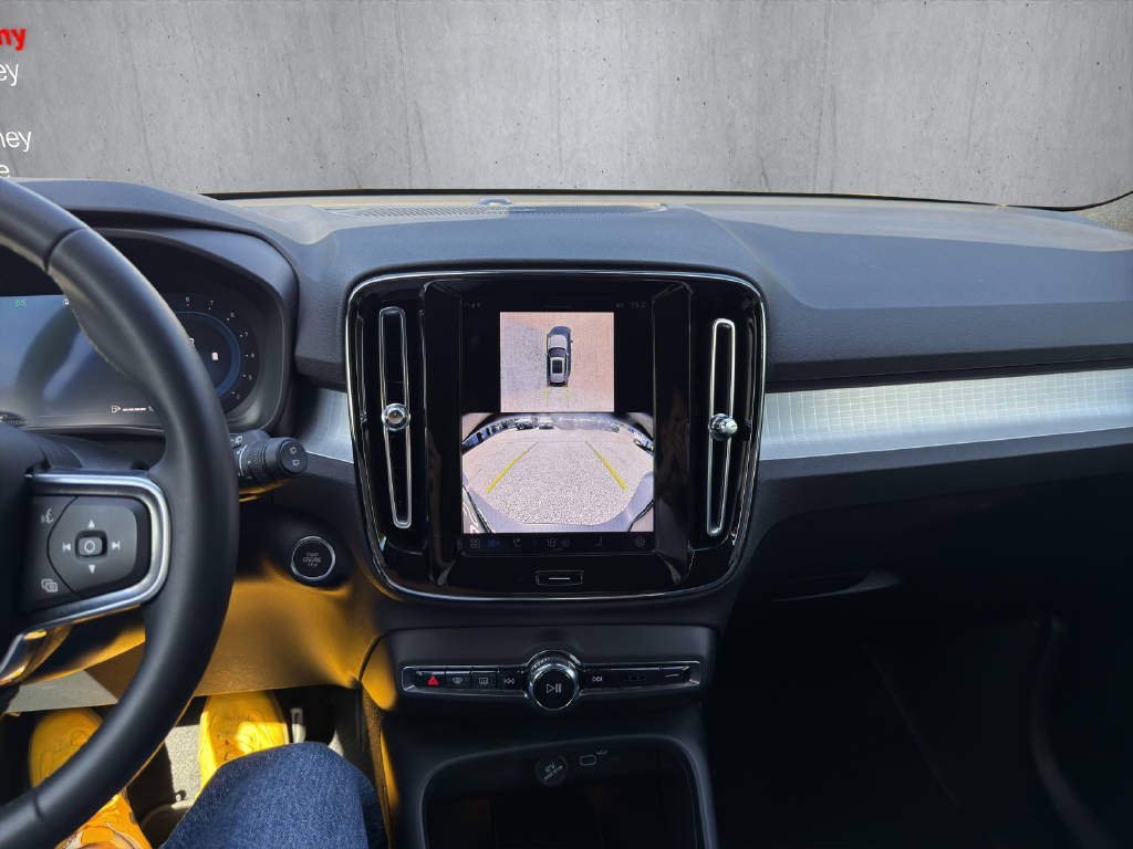 VOLVO XC40 2.0 B4 MH Plus Dark-image-12