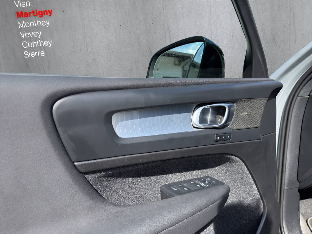 VOLVO XC40 2.0 B4 MH Plus Dark-image-7