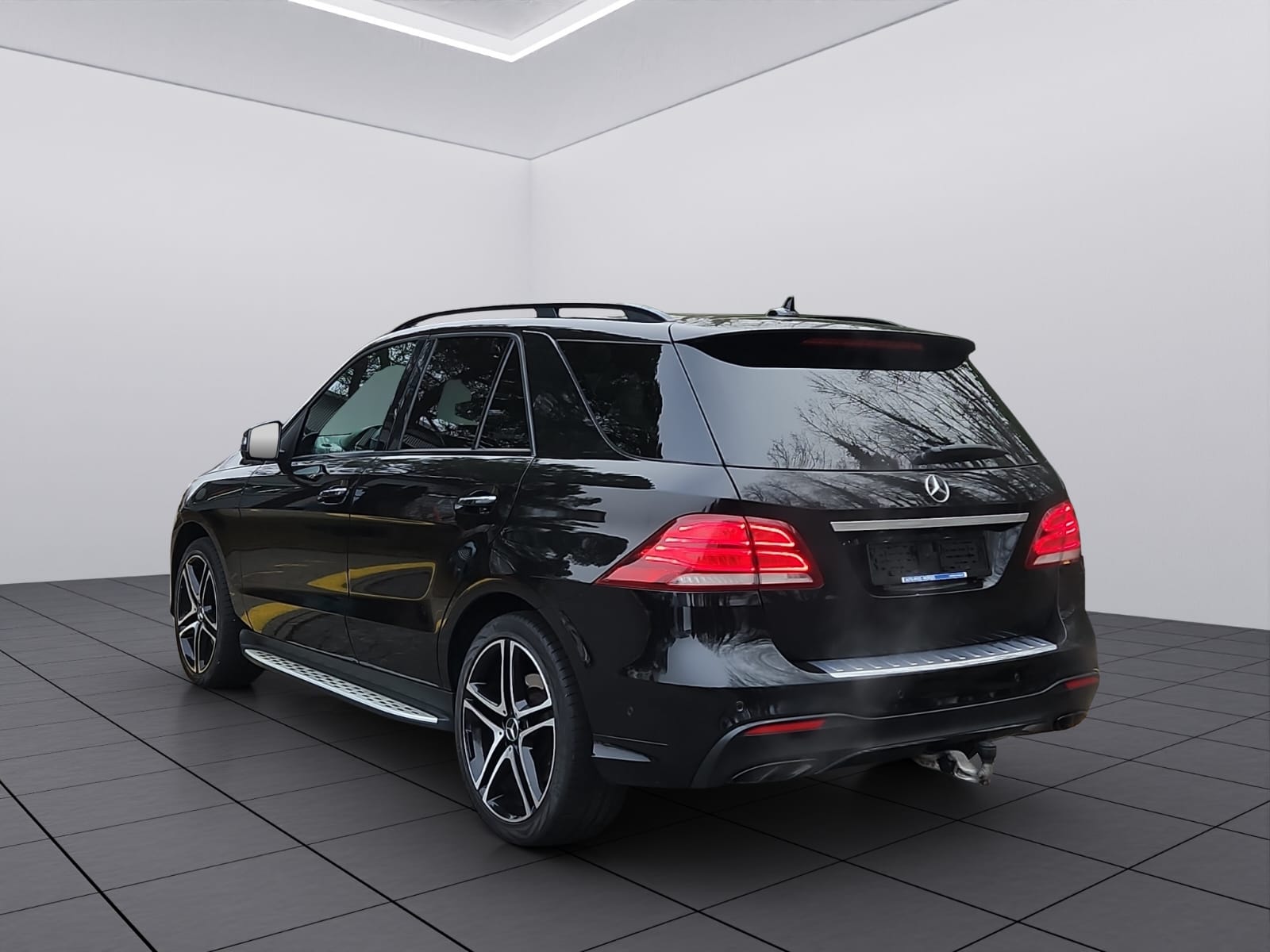 MERCEDES-BENZ GLE 43 AMG Executive 4Matic 9G-Tronic-image-4