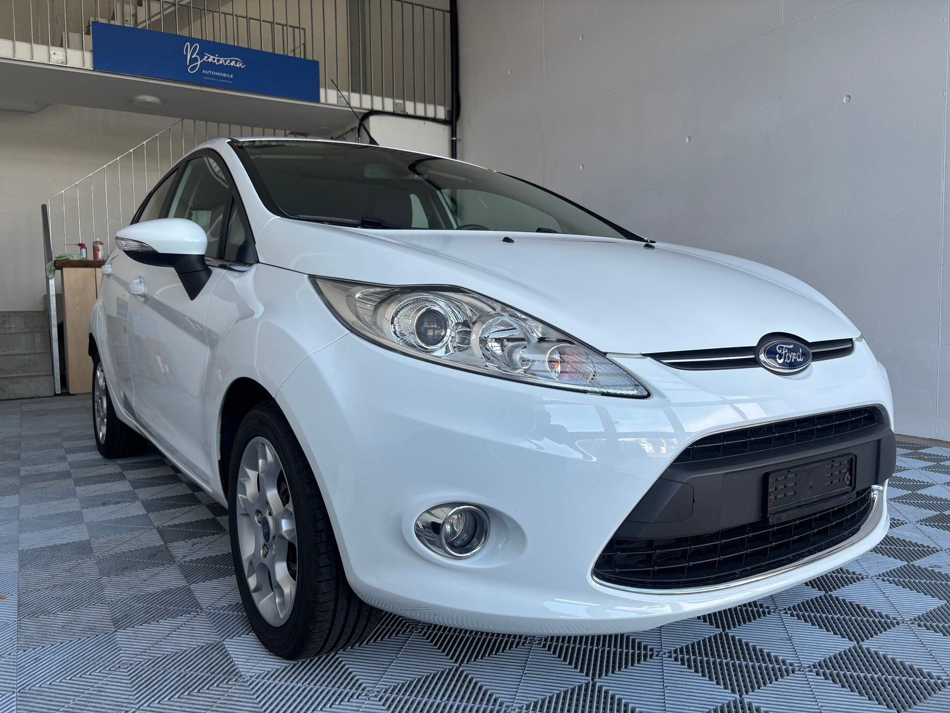 FORD Fiesta 1.4 16V Trend Automatic-image-2