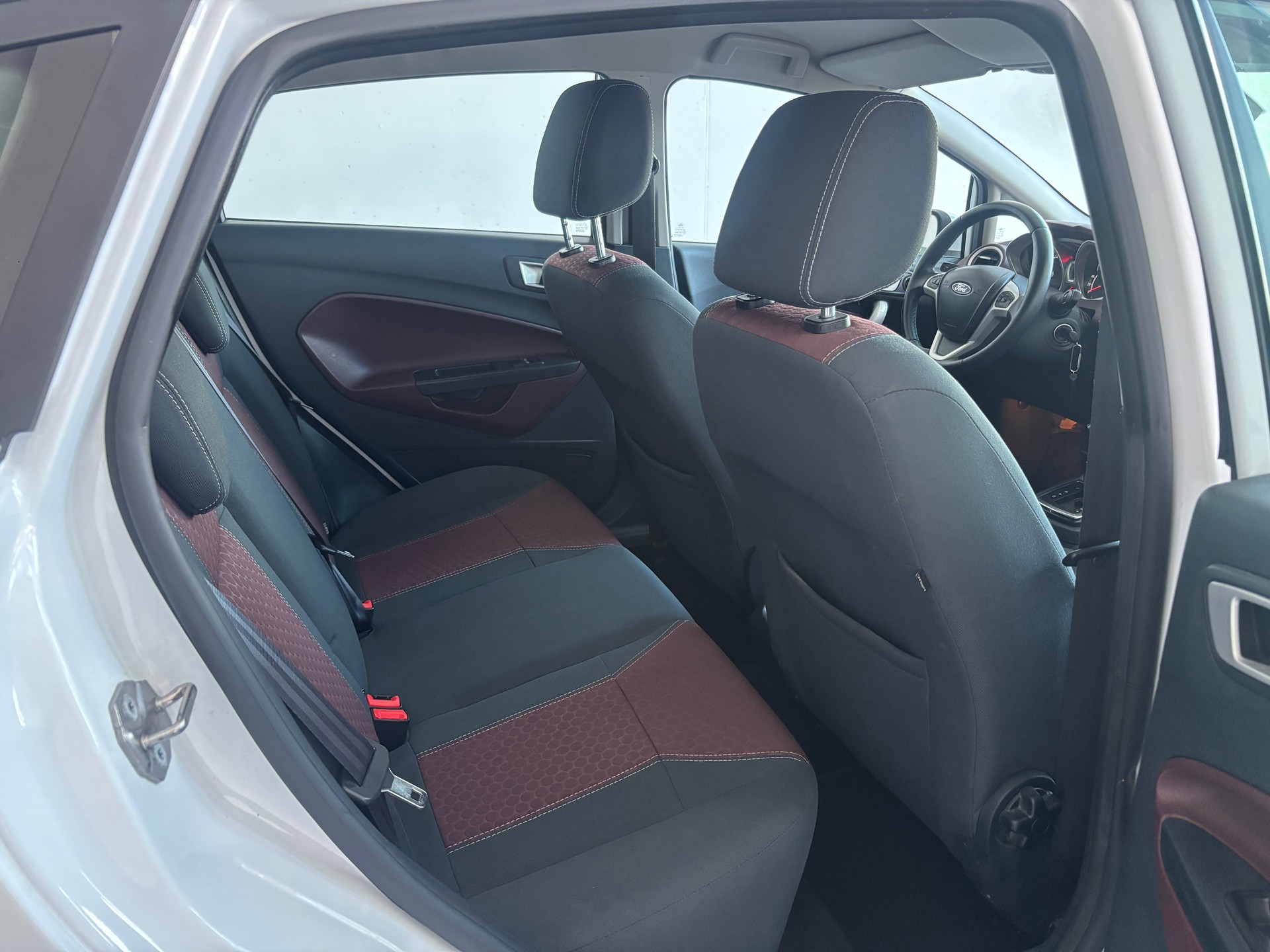 FORD Fiesta 1.4 16V Trend Automatic-image-11