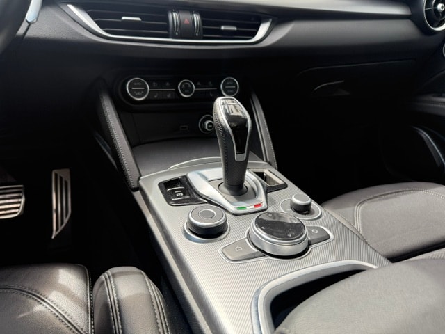 ALFA ROMEO Stelvio 2.0 Veloce 280PS Premium Sky Q4 MY22-image-13