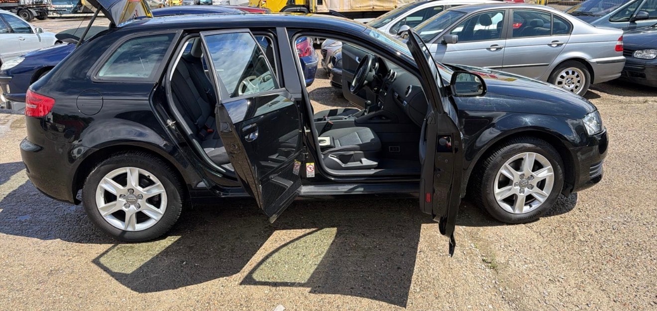AUDI A3 Sportback 1.4 TFSI Ambition-image-2