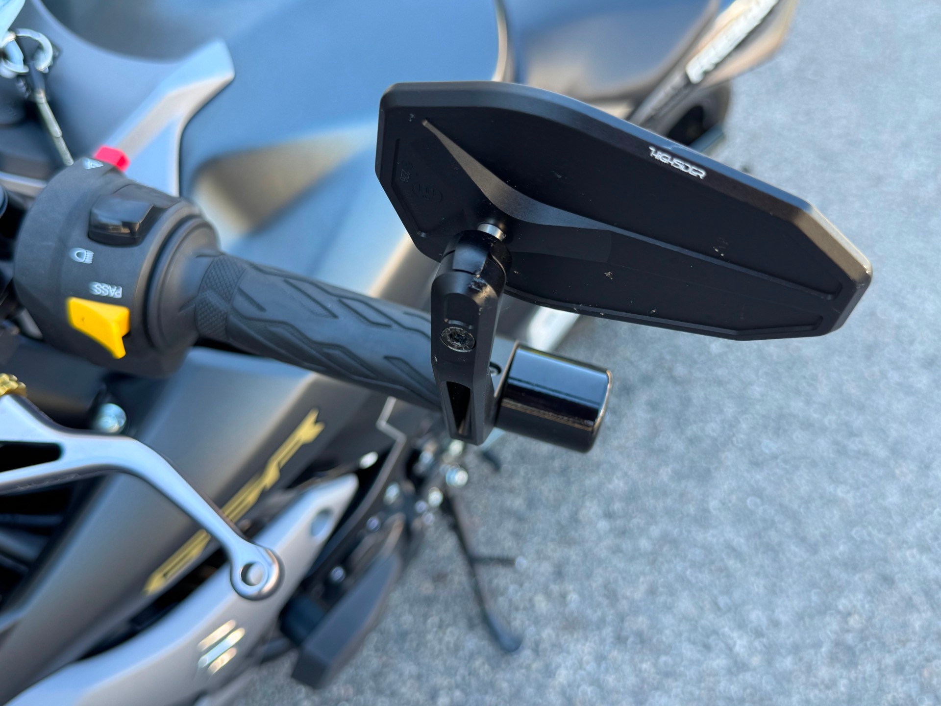 SUZUKI GSR 750 ABS Freegun-image-11