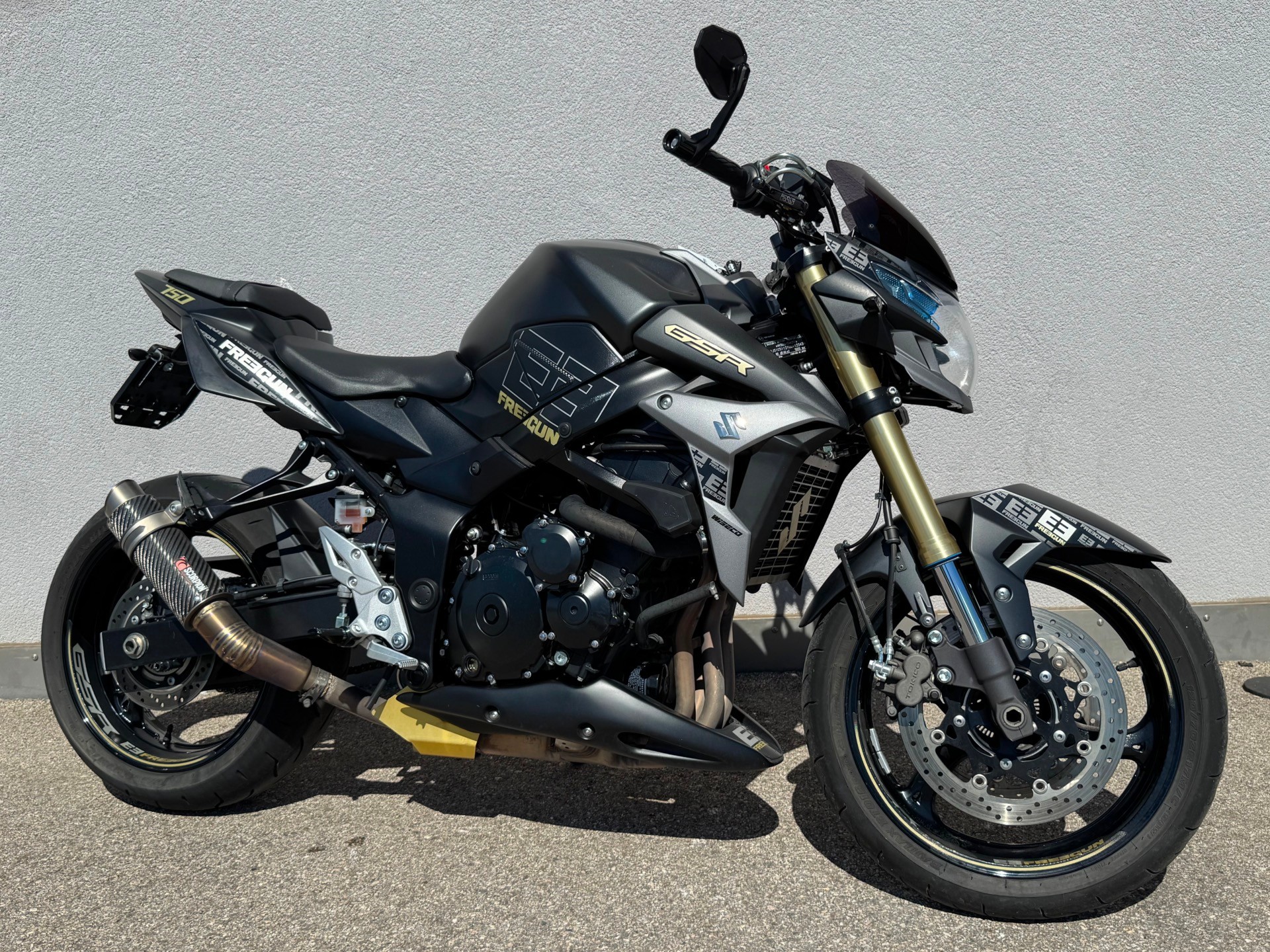 SUZUKI GSR 750 ABS Freegun-showroom-element-2
