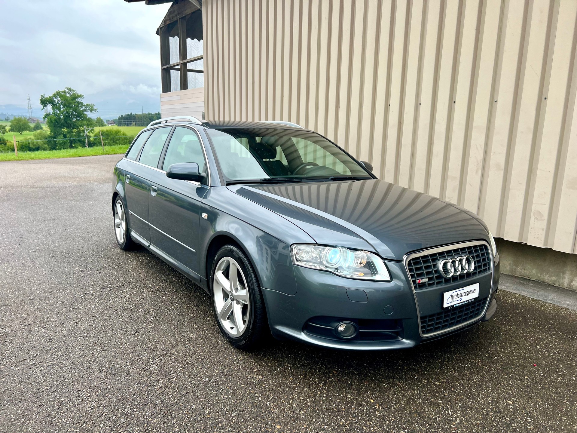 AUDI A4 Avant 2.0 TDI quattro by Nutzfahrzeugcenter Seetal-image-1