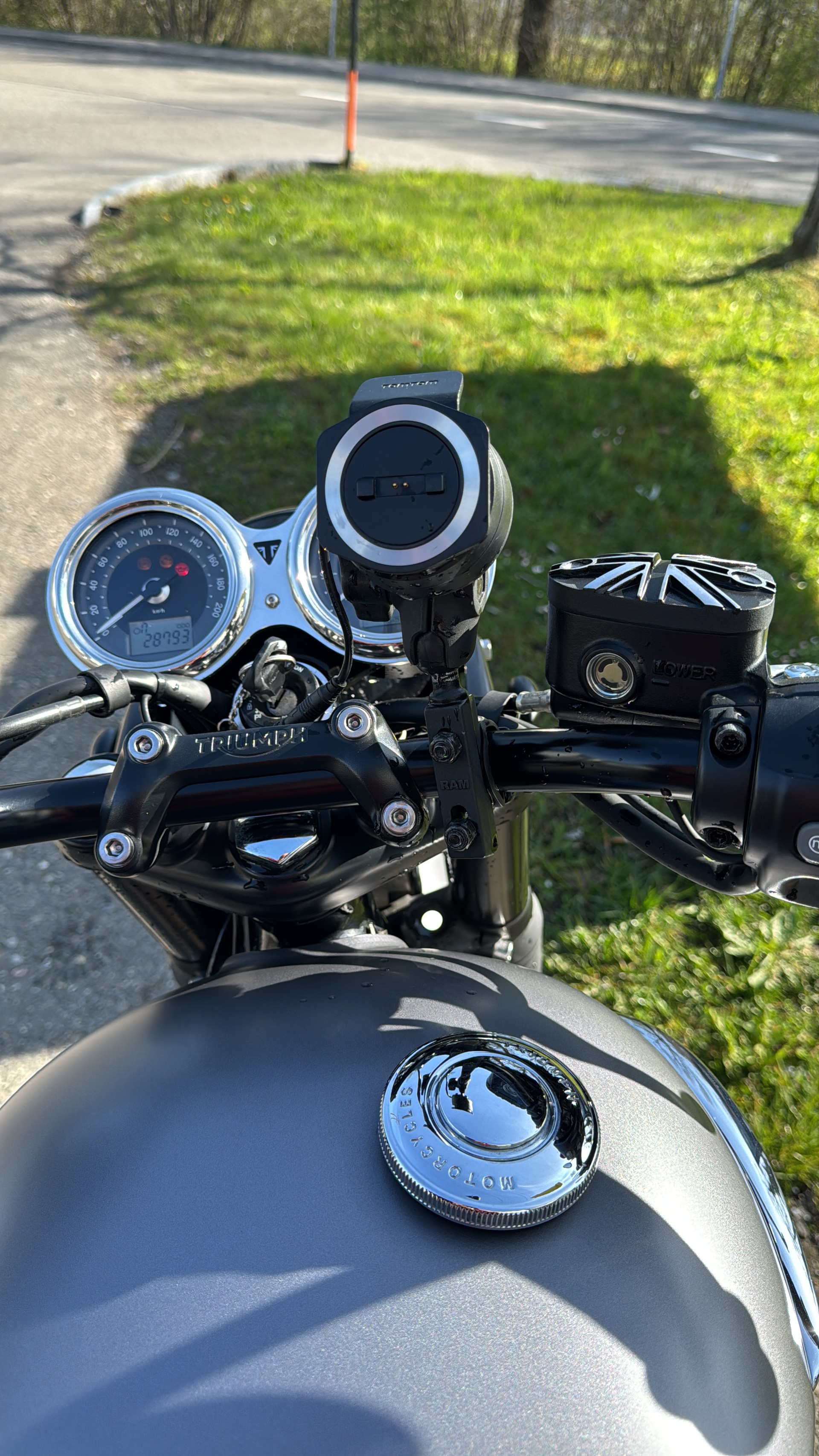 TRIUMPH Bonneville T120 Black-image-5