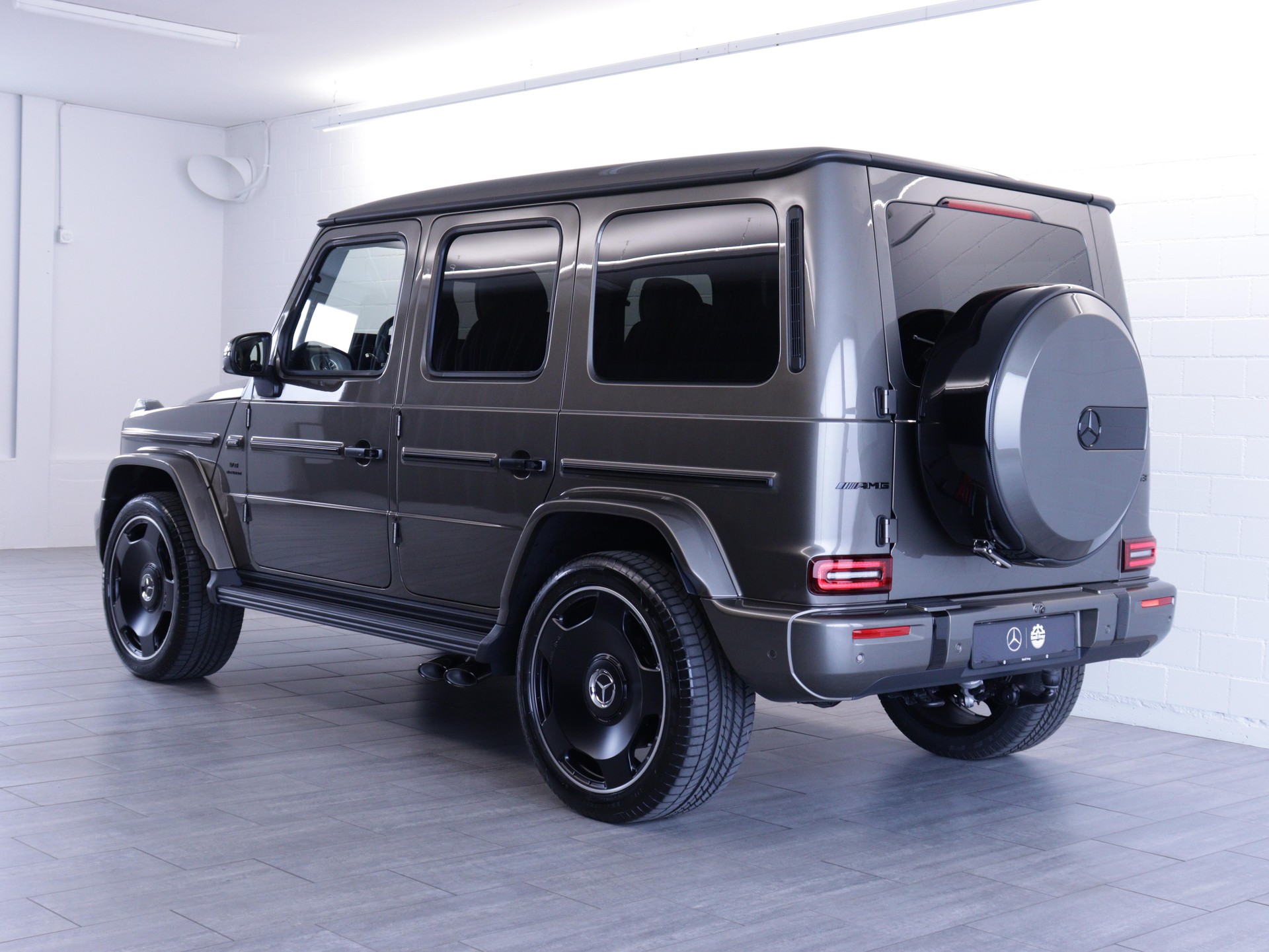 MERCEDES-BENZ G 63 AMG-showroom-element-3