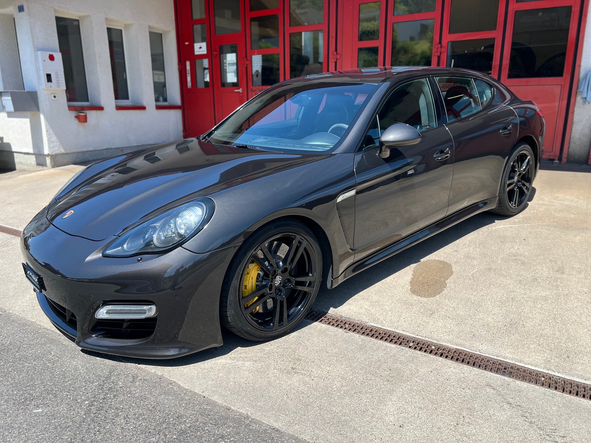 PORSCHE Panamera GTS 4.8 PDK-showroom-element-1