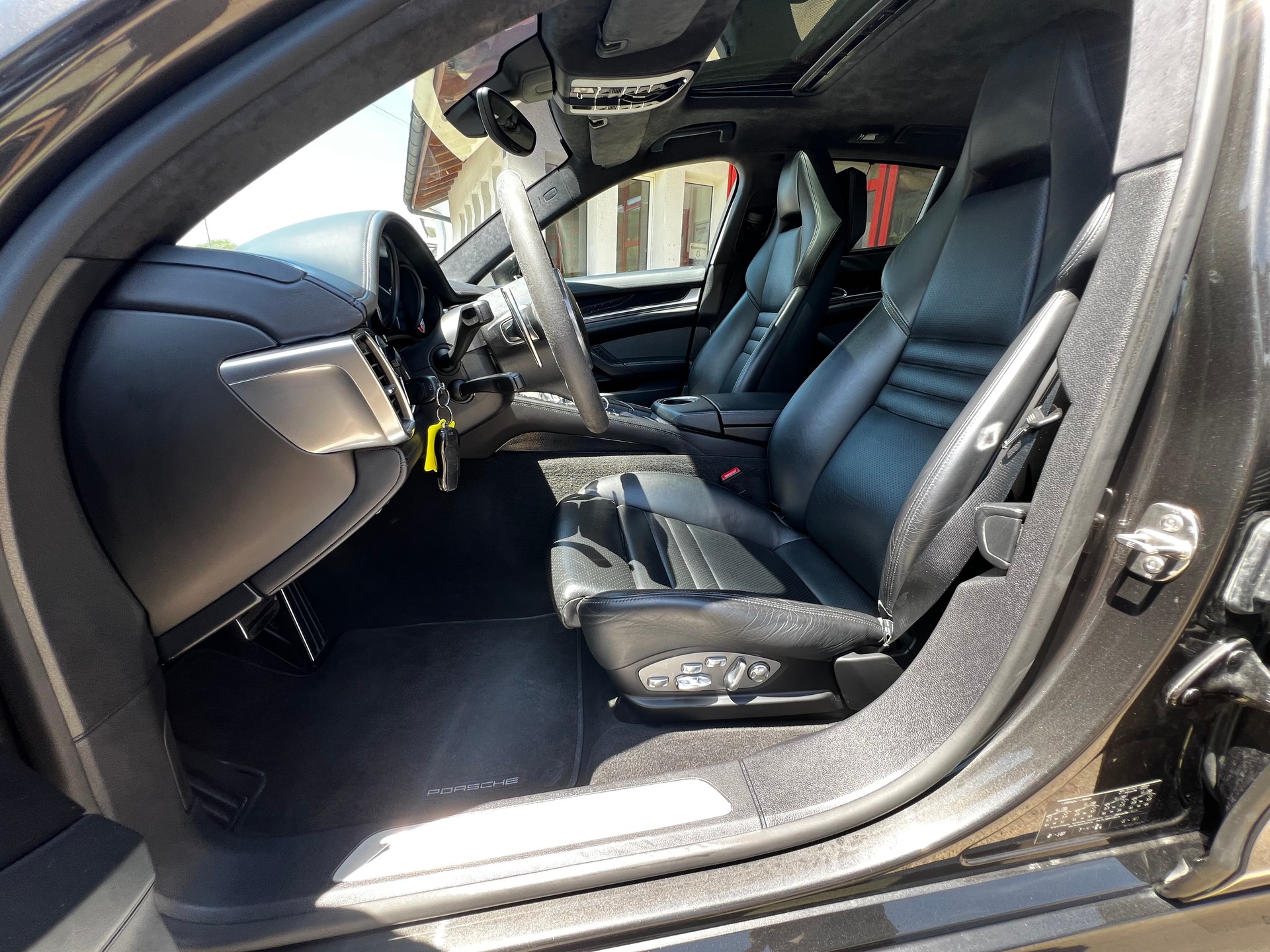 PORSCHE Panamera GTS 4.8 PDK-image-16