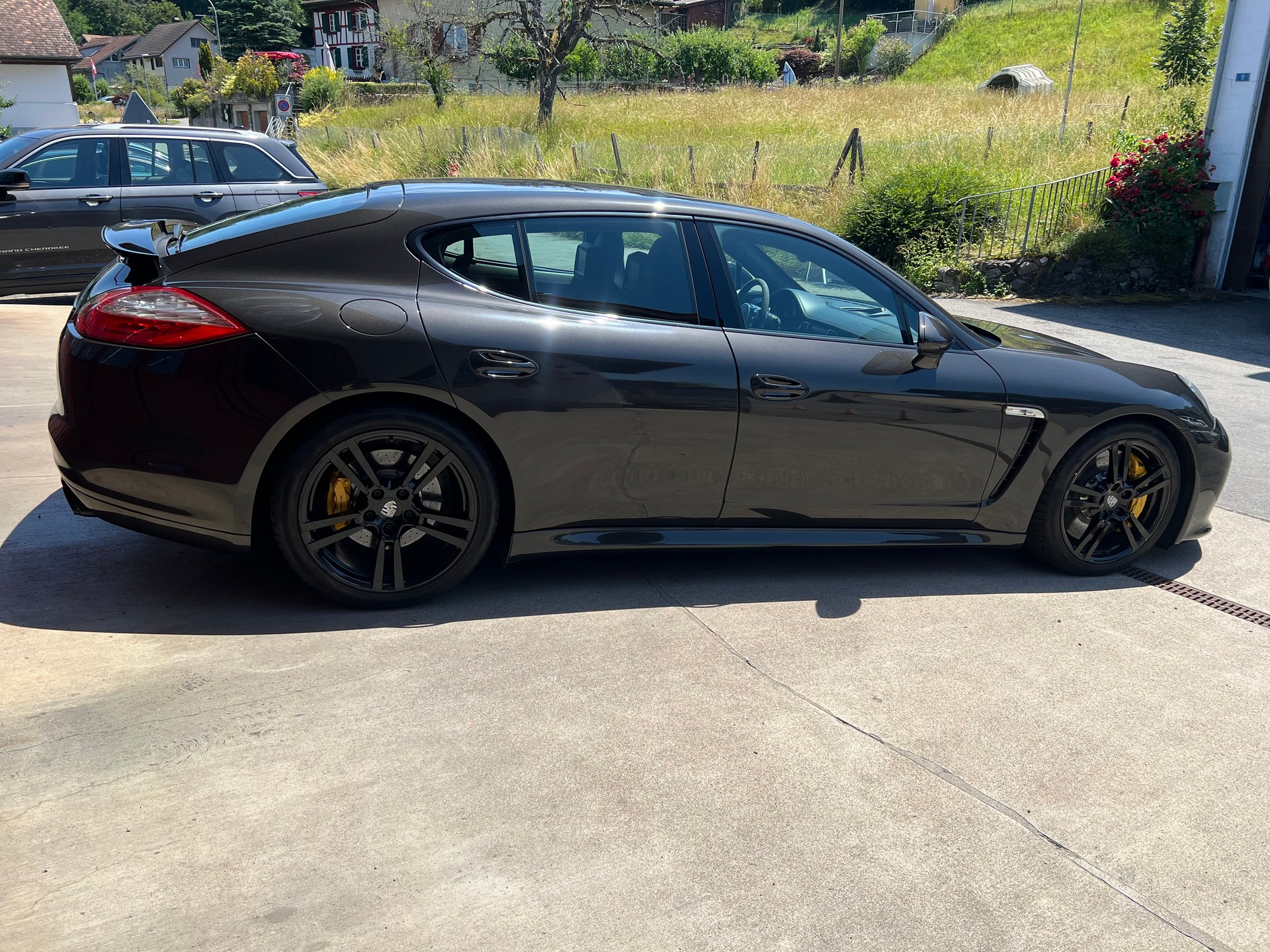 PORSCHE Panamera GTS 4.8 PDK-image-5
