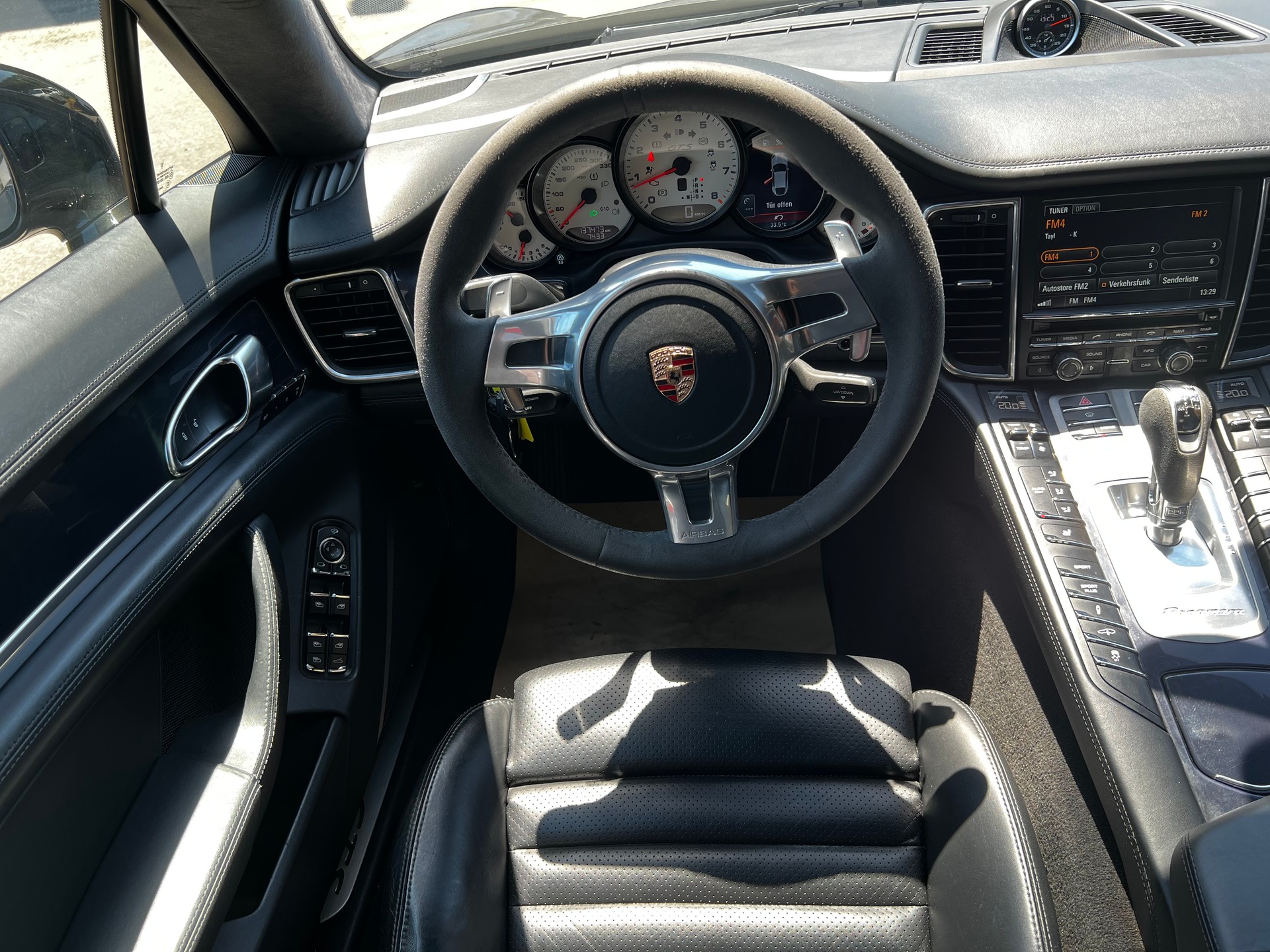 PORSCHE Panamera GTS 4.8 PDK-image-19